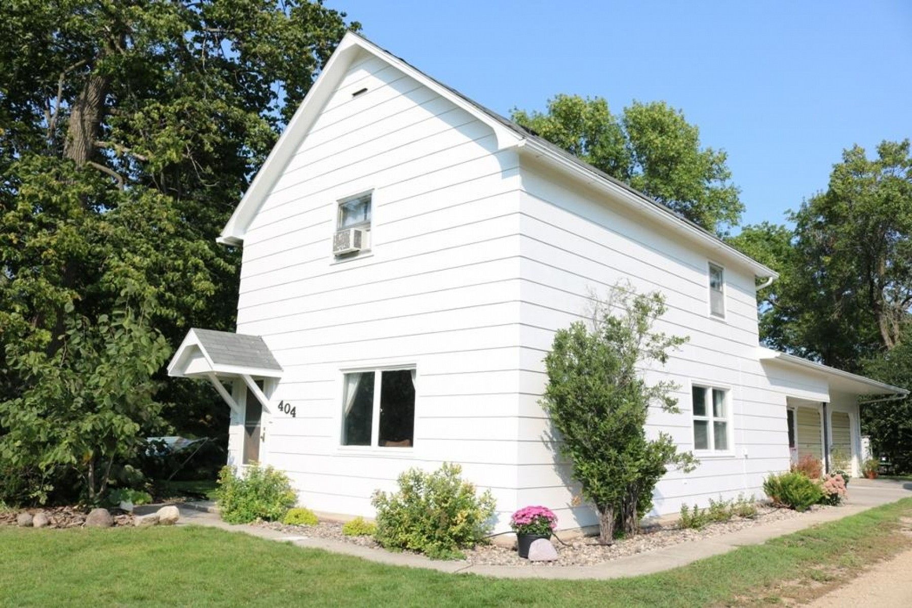 404 1st Street, Bruce, SD 57220