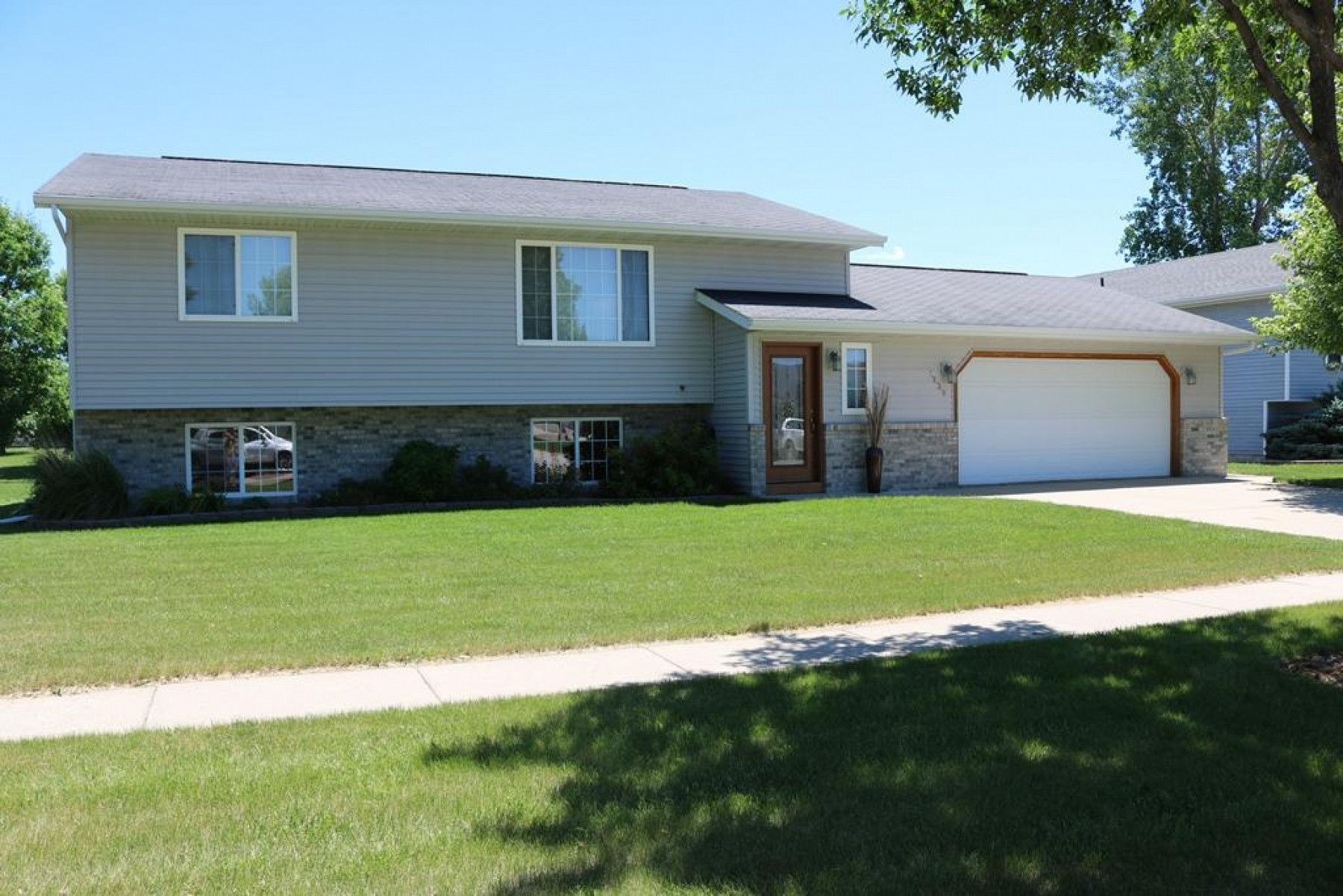 1239 Windsor Drive, Brookings, SD 57006