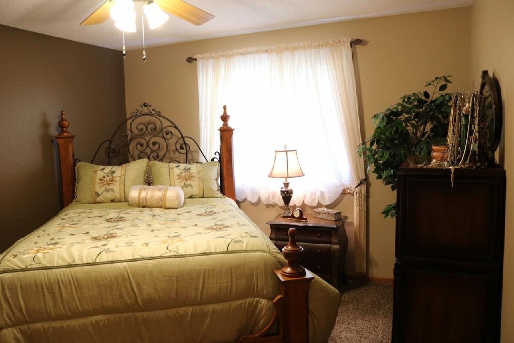 1239 Windsor Drive, Brookings, SD 57006