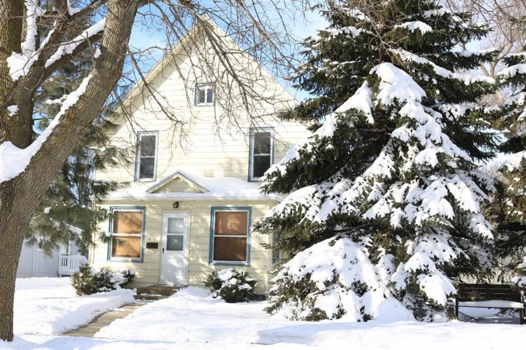 208 6th Ave S, Brookings, SD 57006