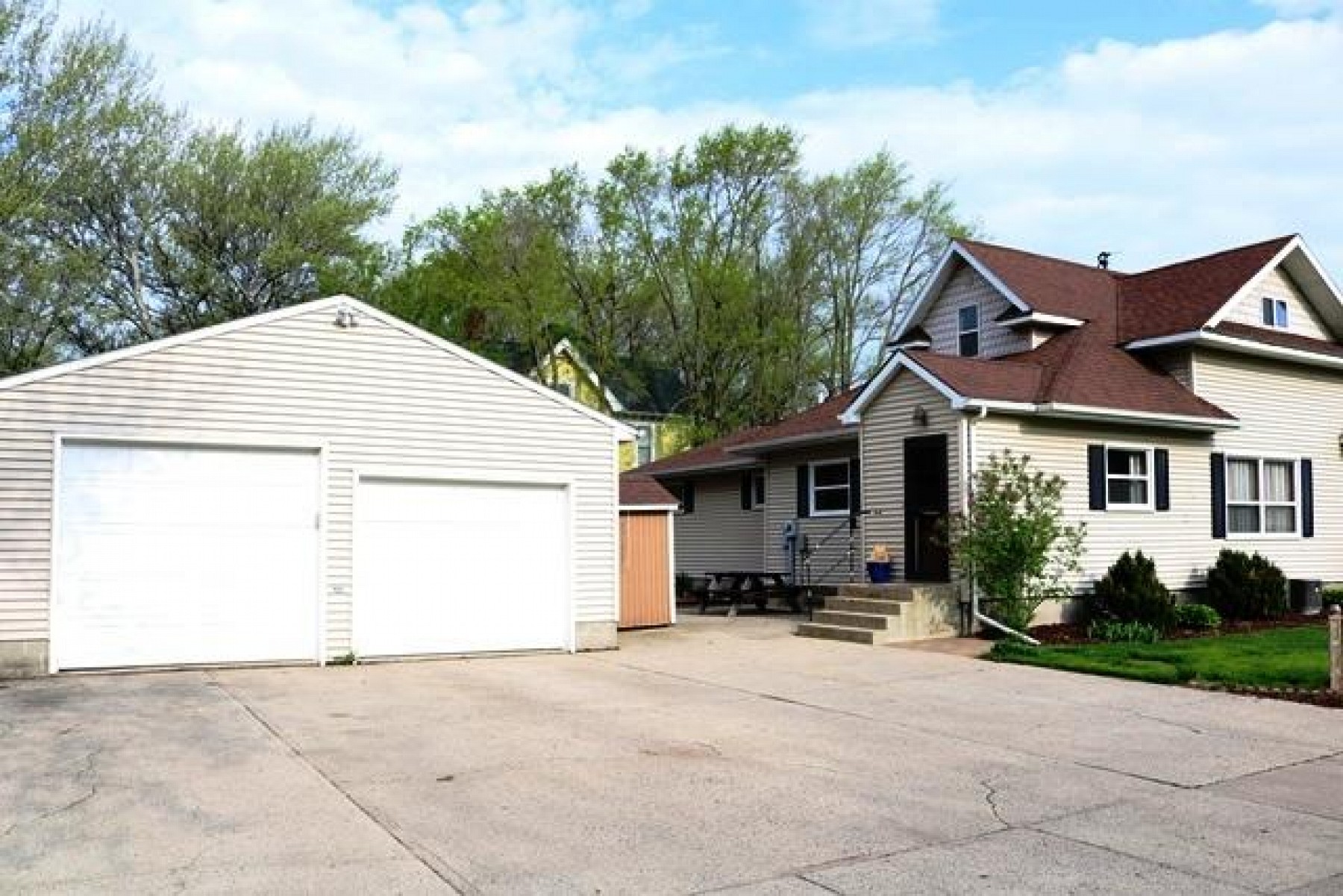 103 8th Street W, Brookings, SD 57006