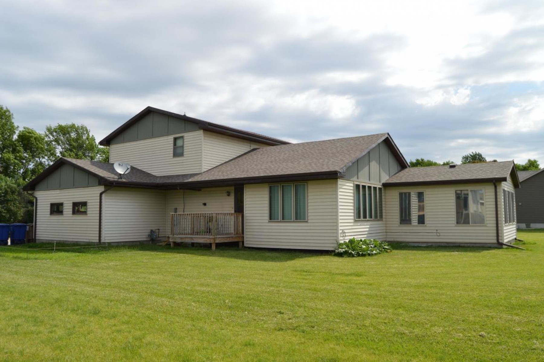 203 BEALE Drive, Volga, SD 57071