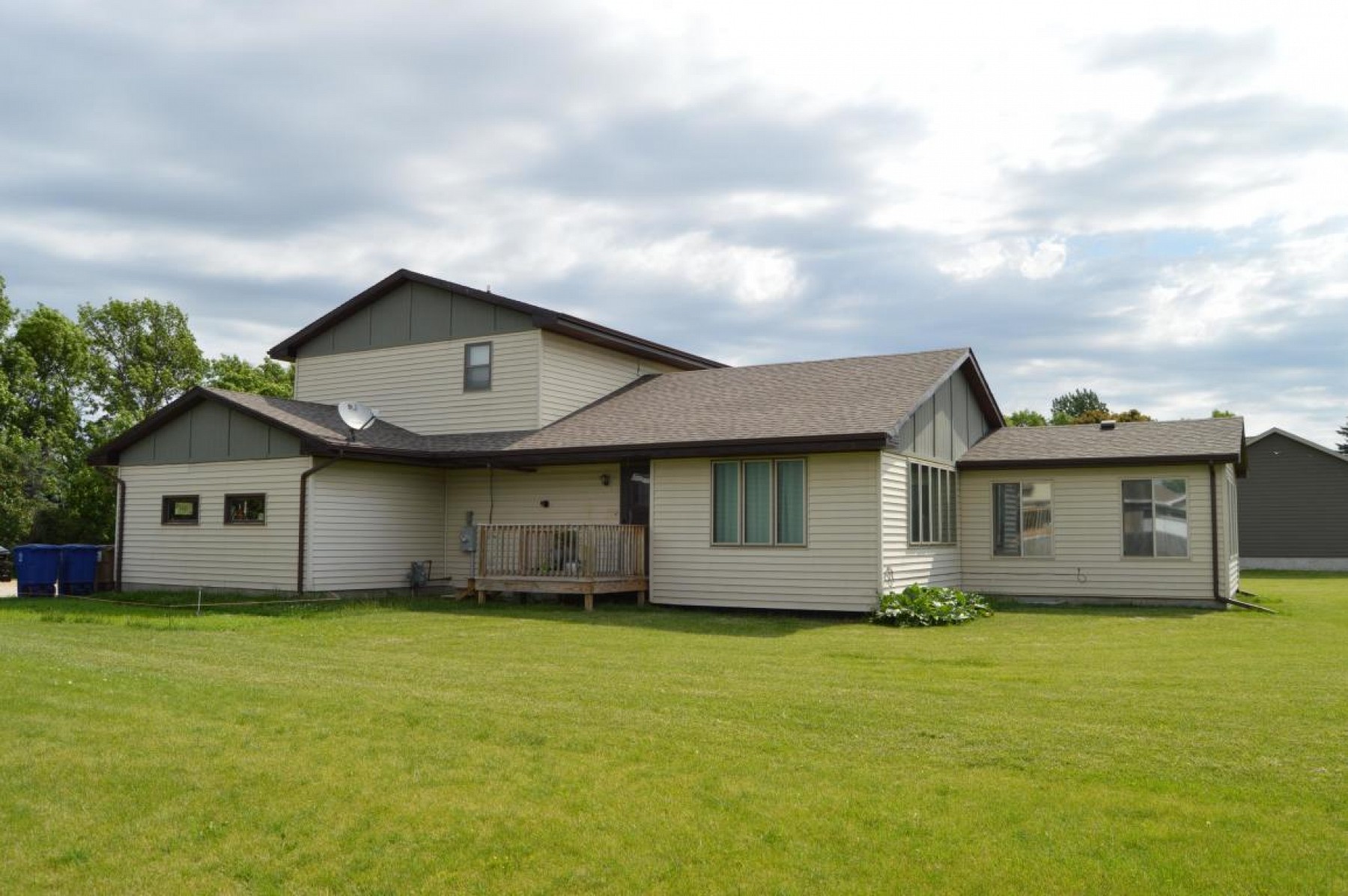 203 BEALE Drive, Volga, SD 57071