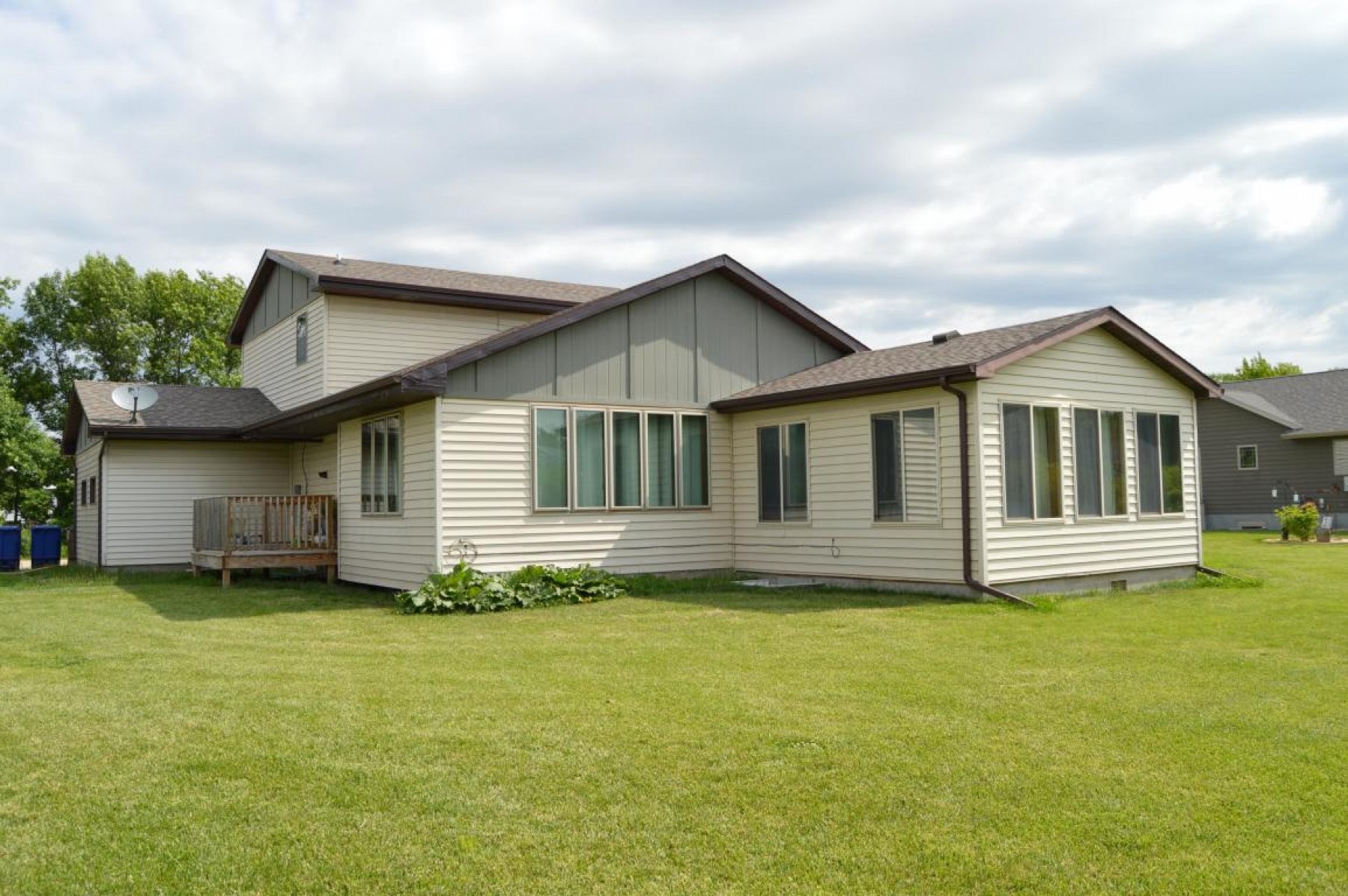 203 BEALE Drive, Volga, SD 57071