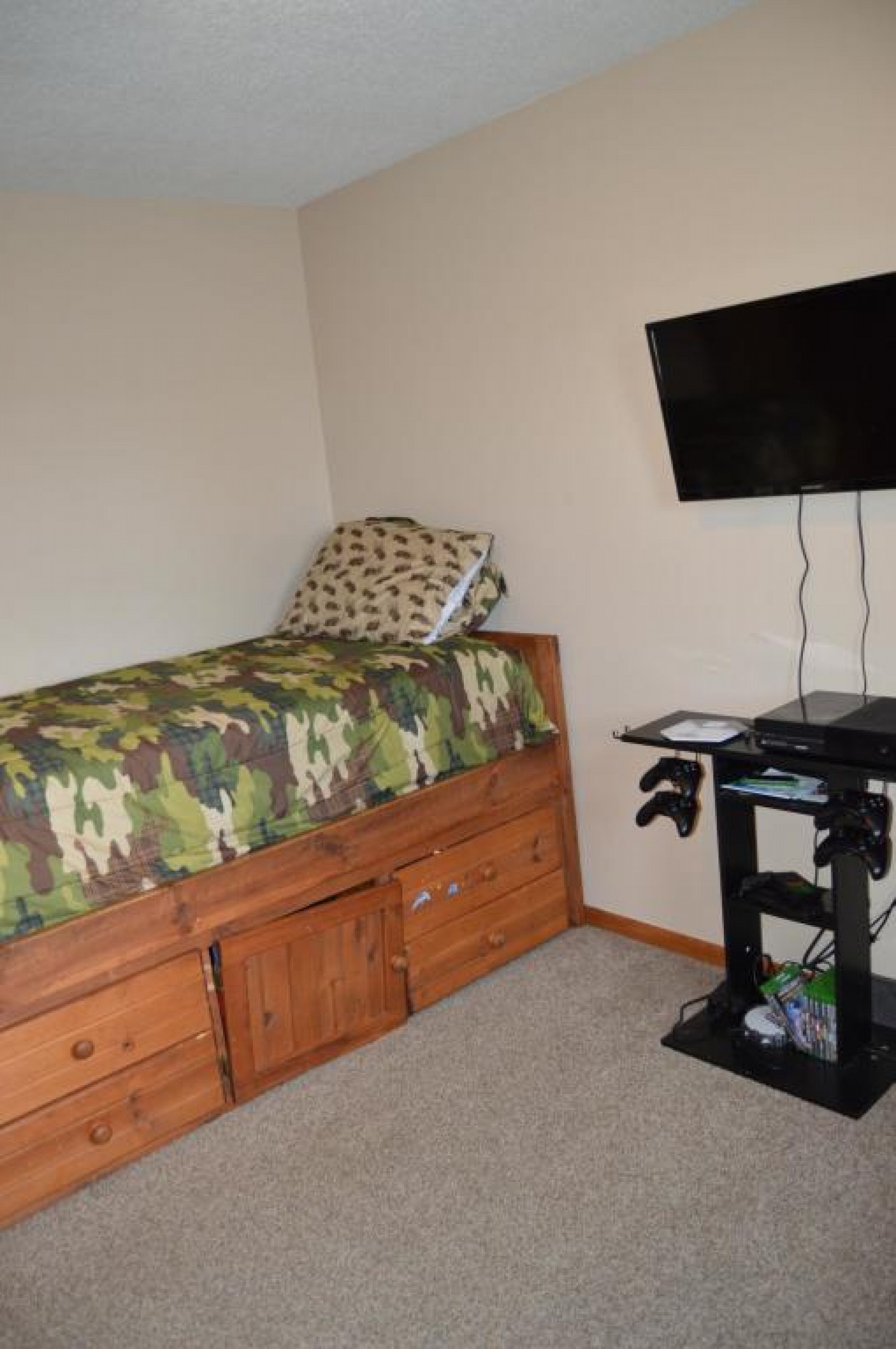 203 BEALE Drive, Volga, SD 57071