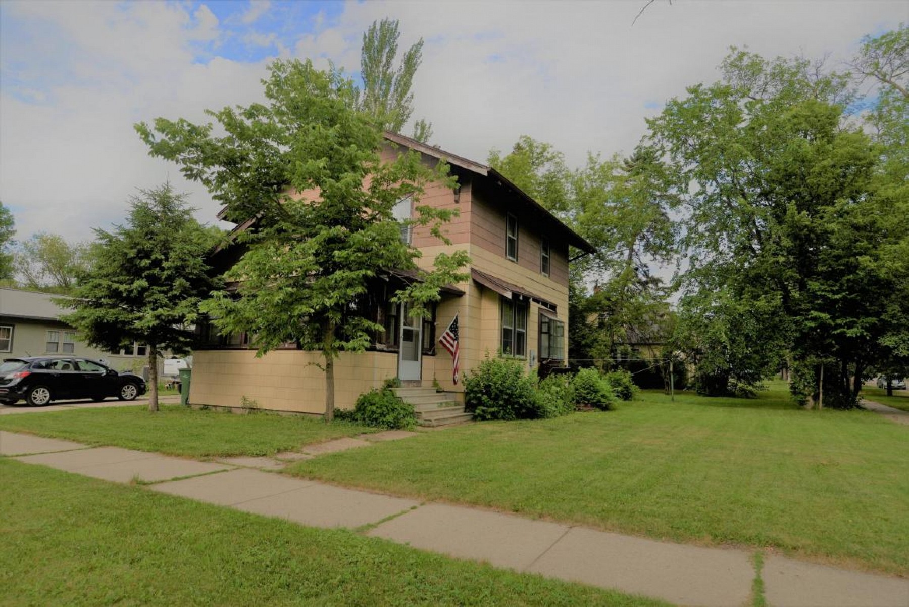 502 12th Avenue, Brookings, SD 57006