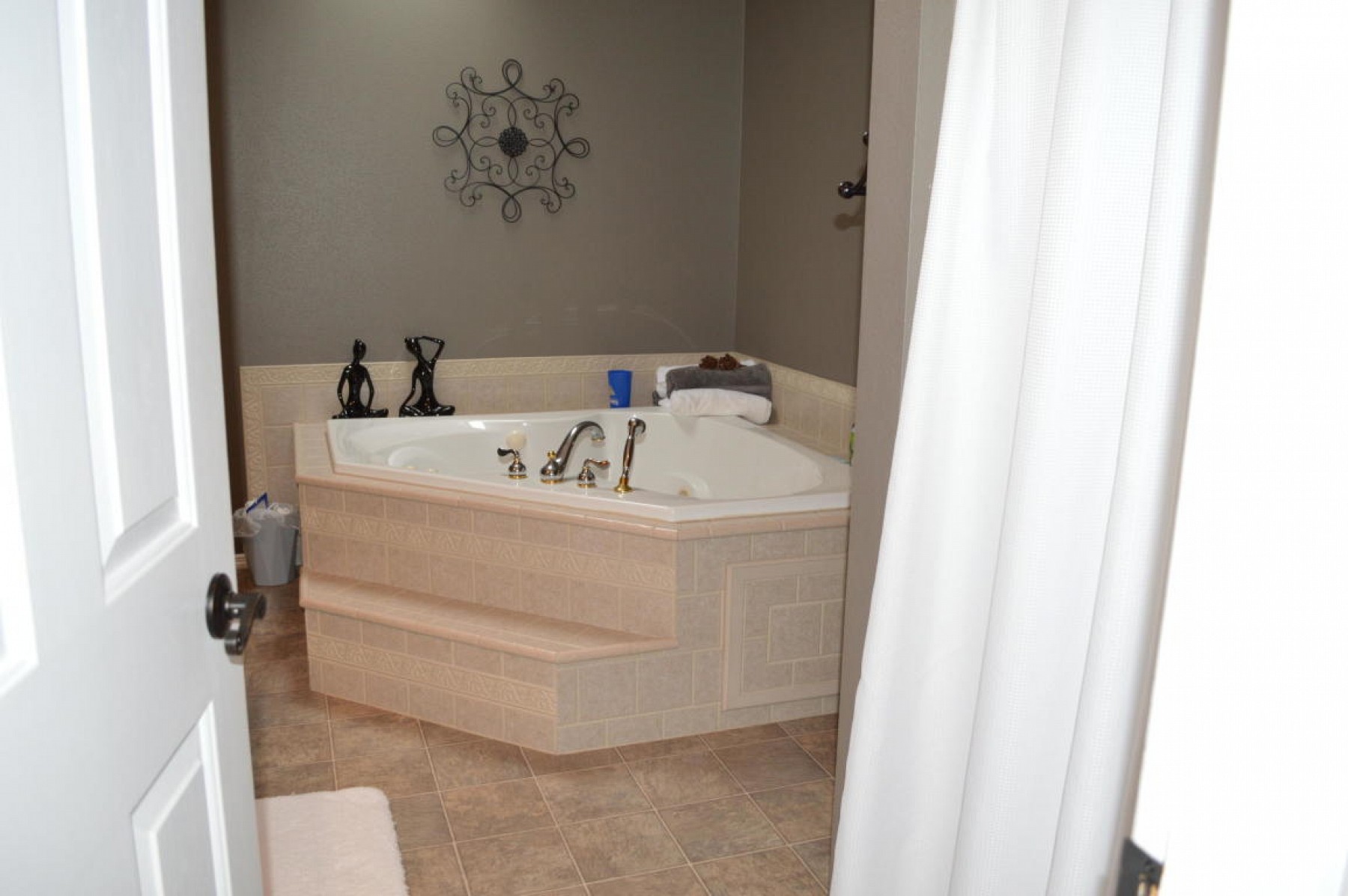 805 Arrowhead Pass, Brookings, SD 57006