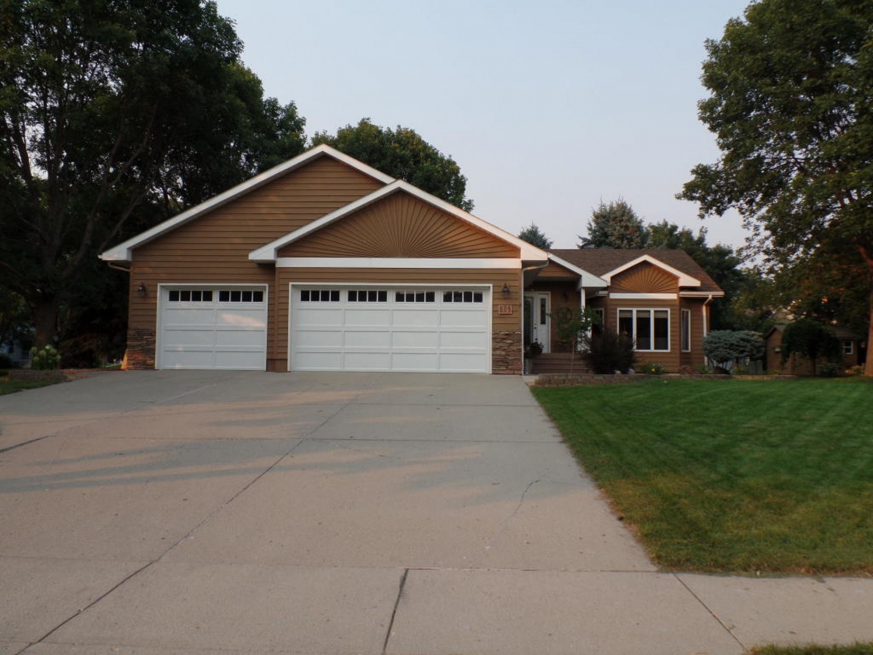 805 Arrowhead Pass, Brookings, SD 57006