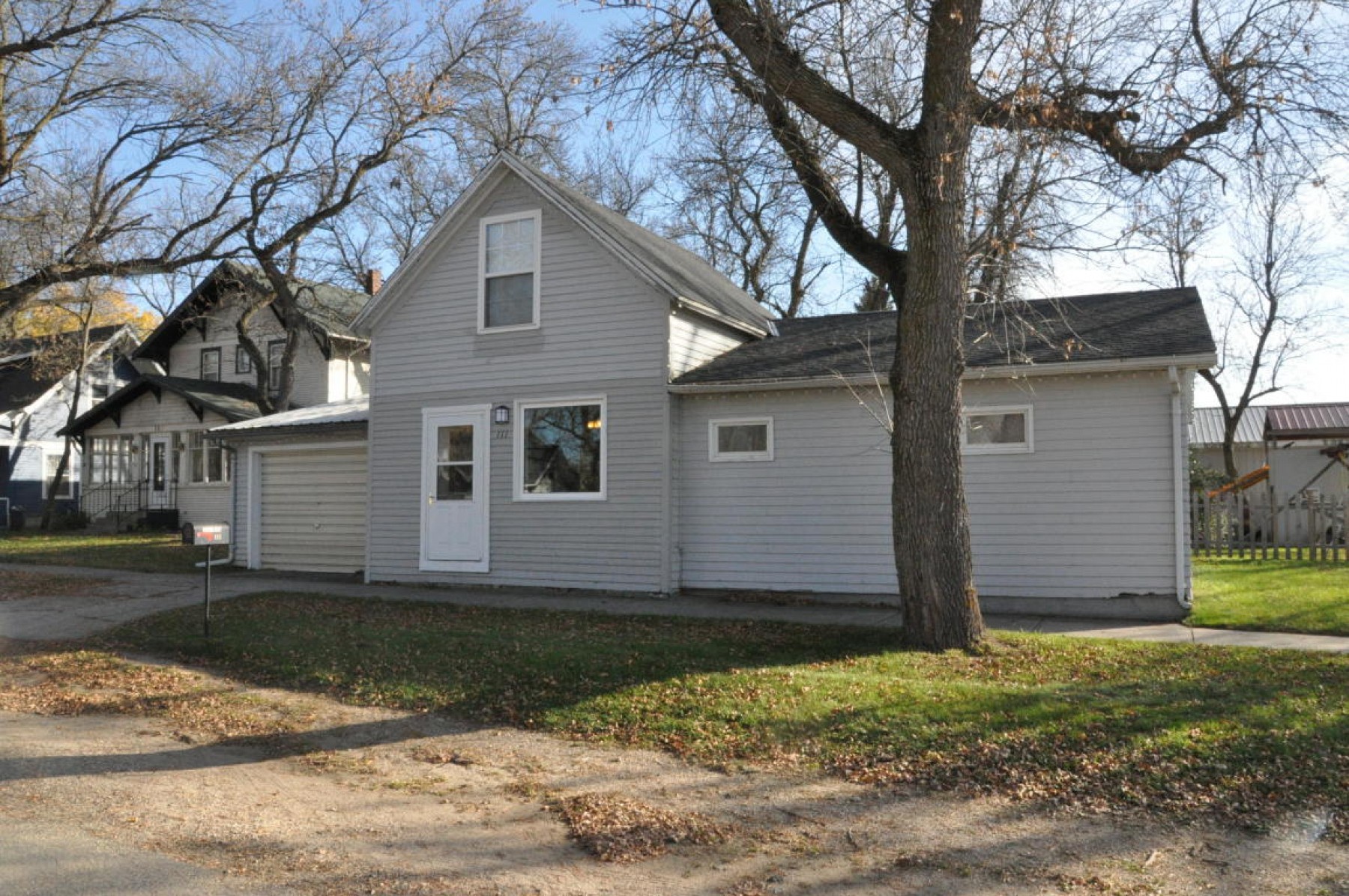 111 Main Street, White, SD 57276