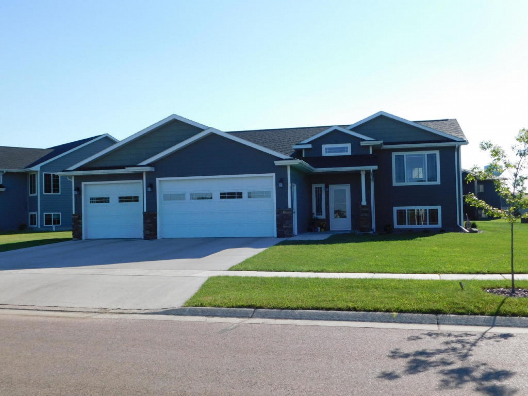 242 Blue Bell Circle, Brookings, SD 57006