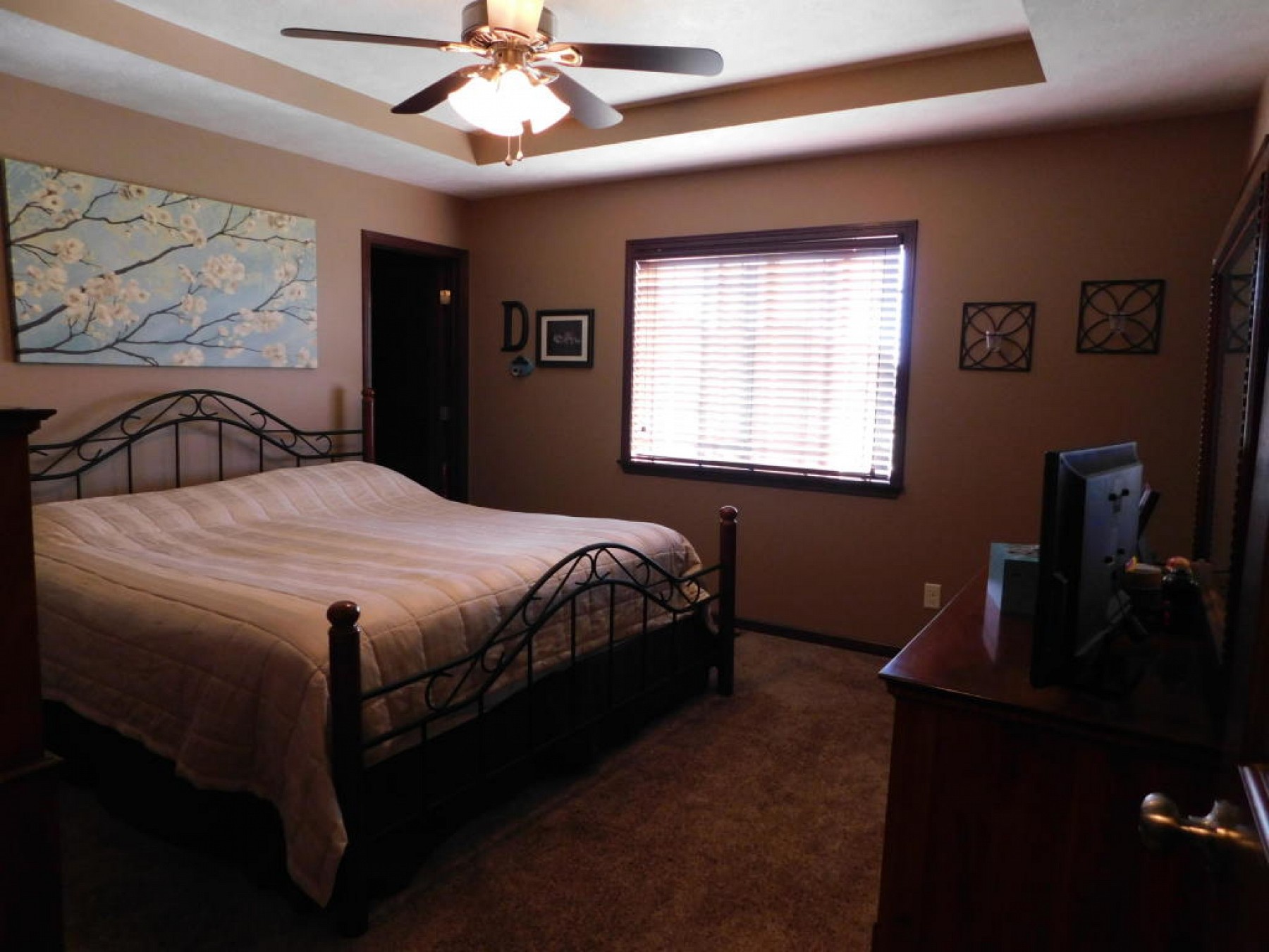 242 Blue Bell Circle, Brookings, SD 57006