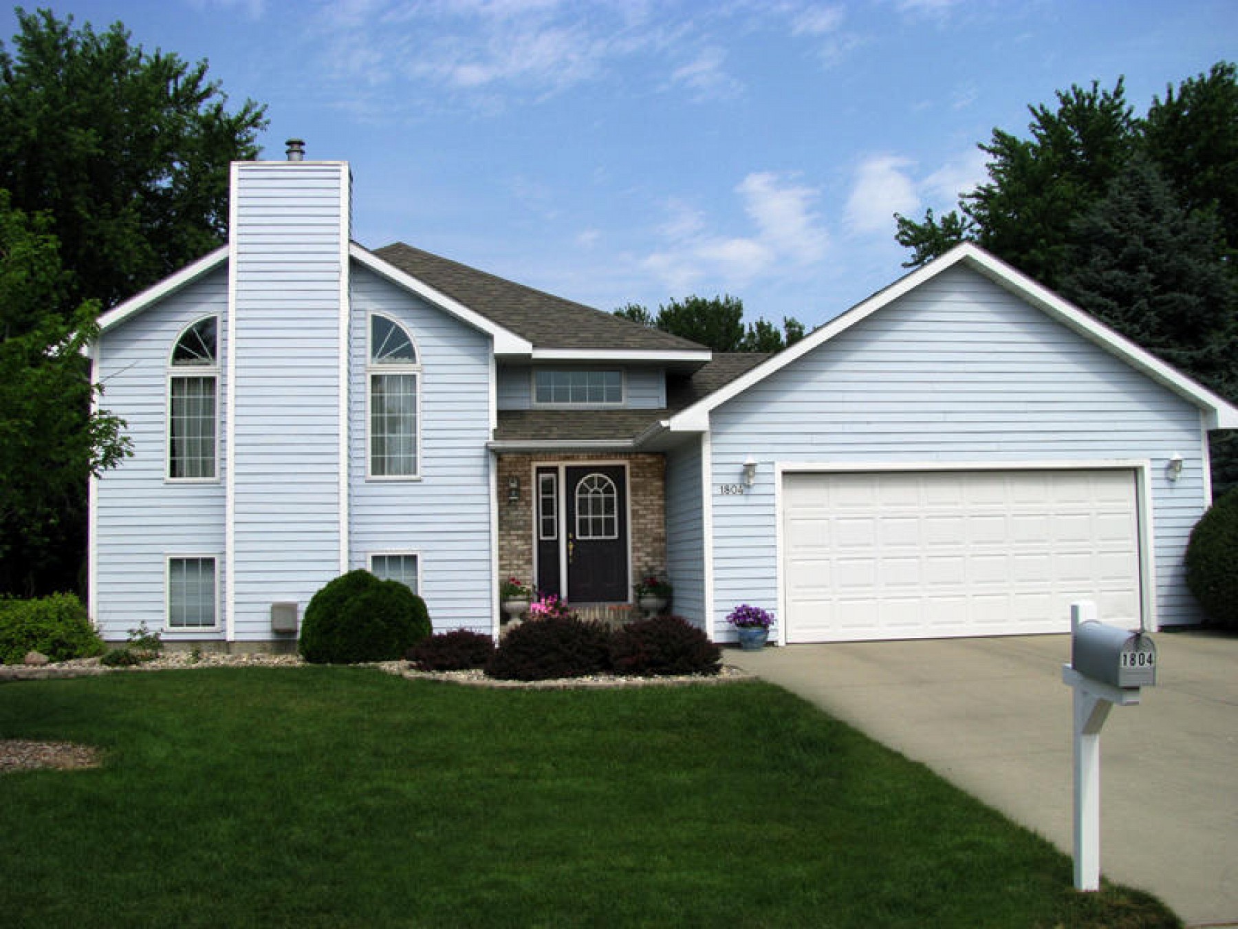 1804 Half Moon Road, Brookings, SD 57006