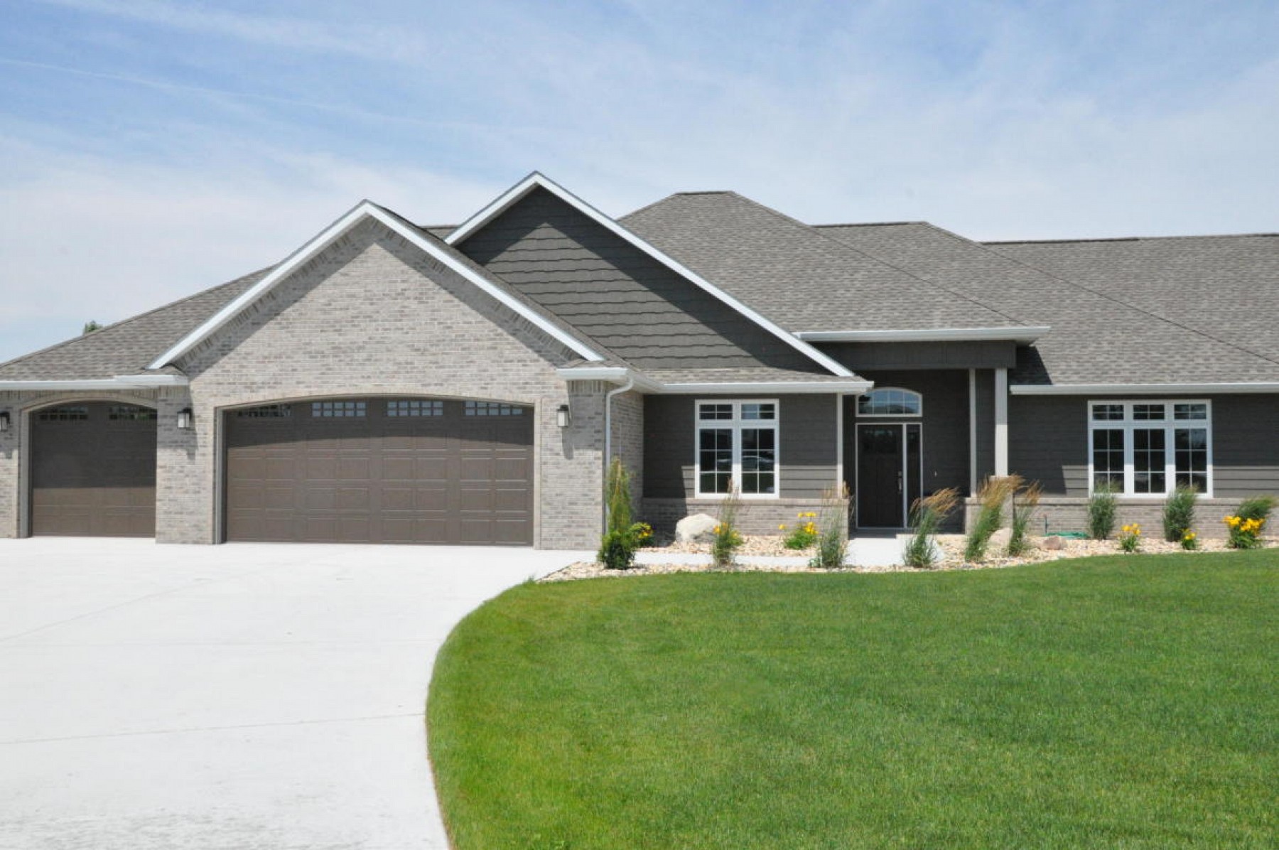 7160 Valley View Circle, Brookings, SD 57006