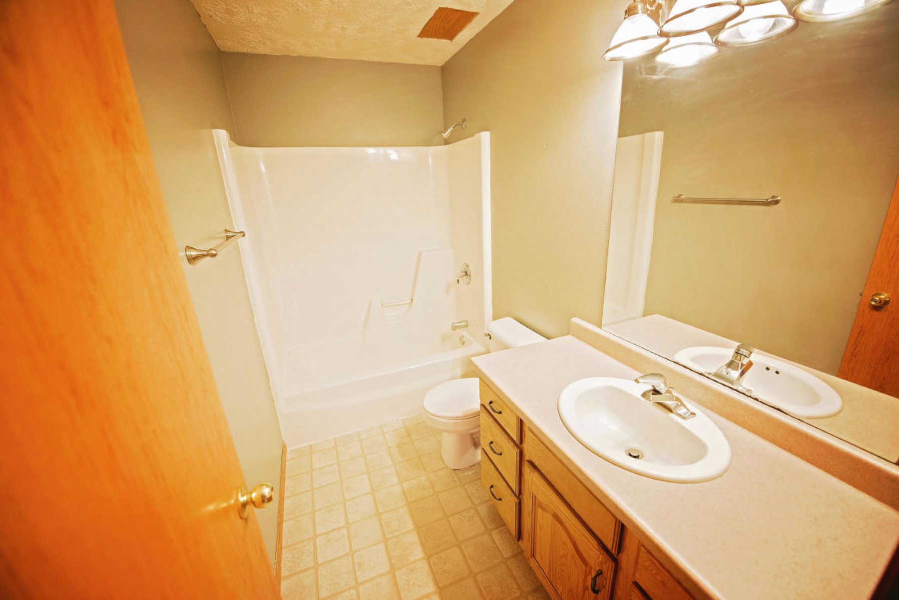 1034 Yorktown Drive, Brookings, SD 57006