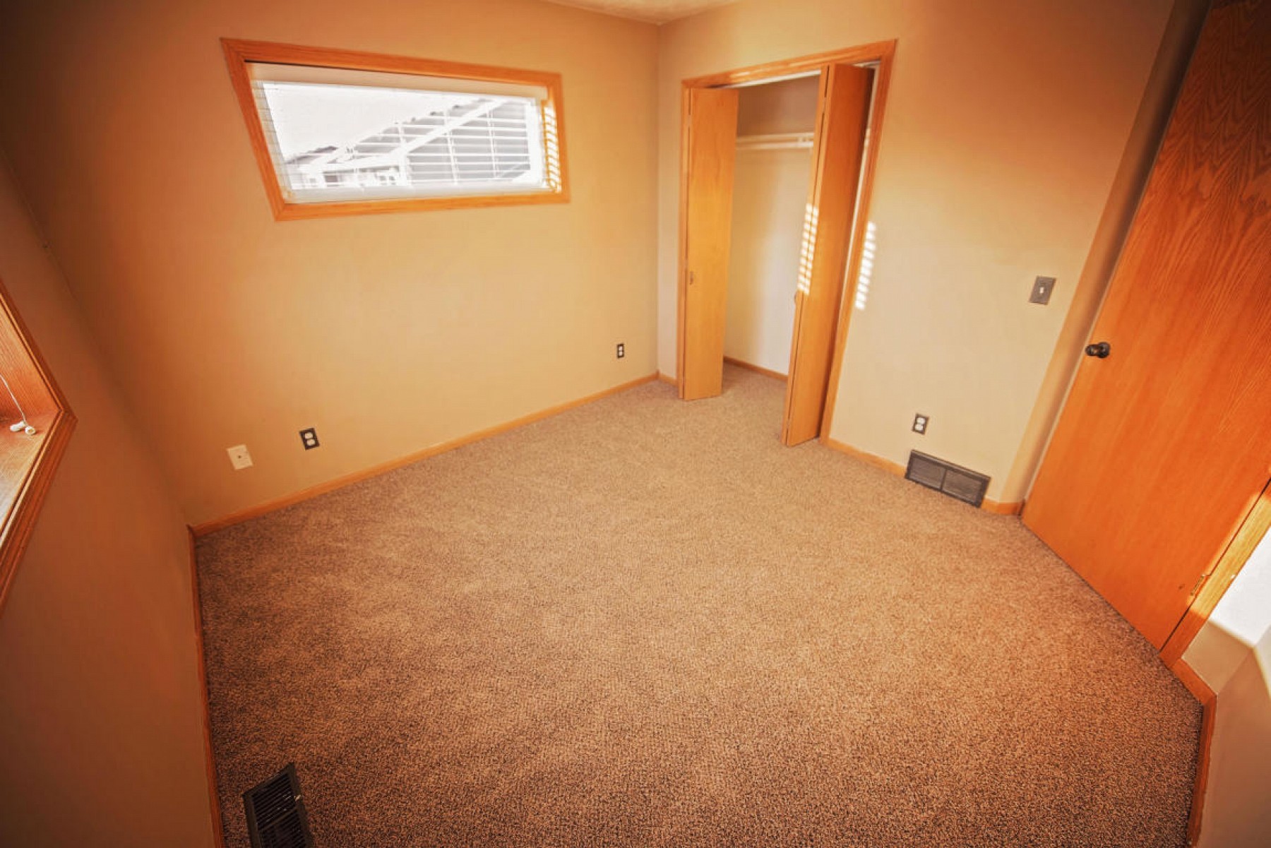 1034 Yorktown Drive, Brookings, SD 57006