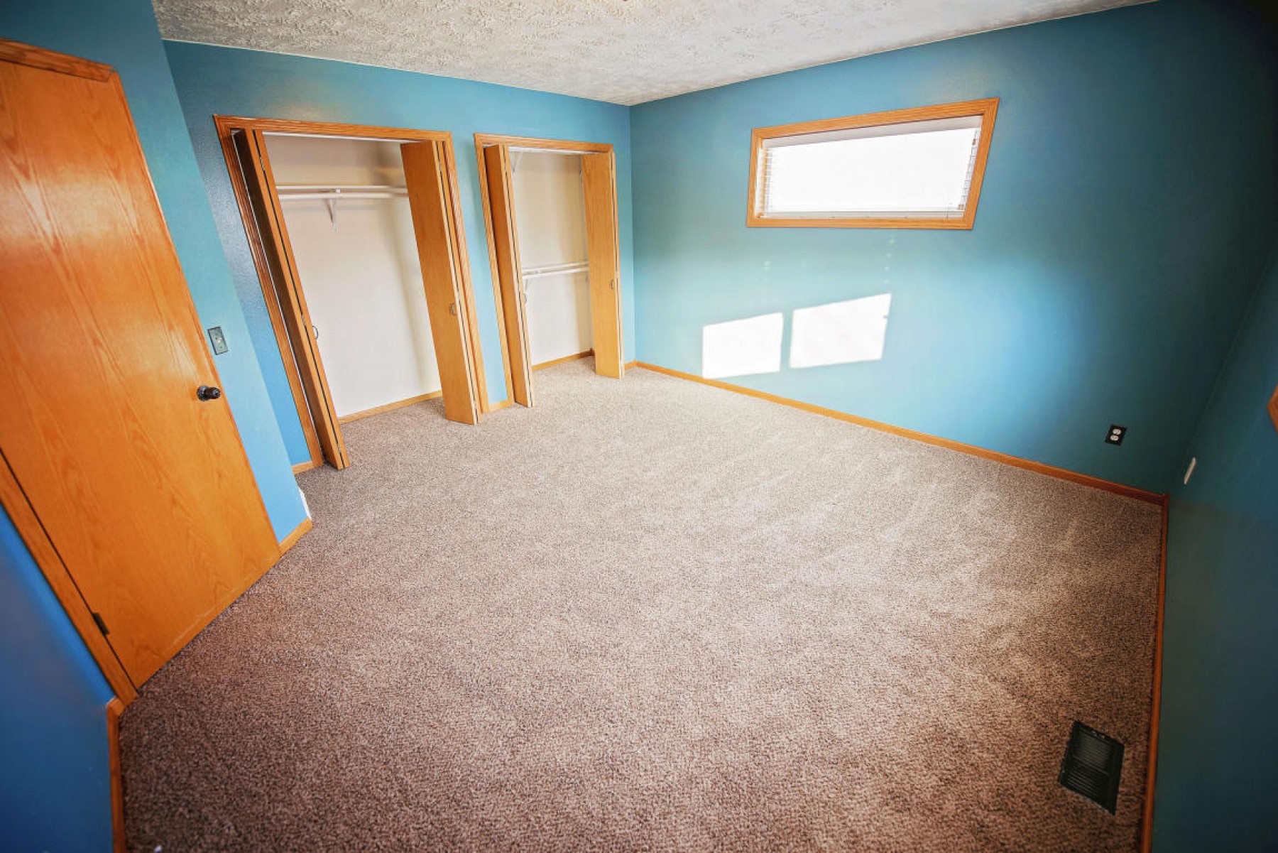 1034 Yorktown Drive, Brookings, SD 57006