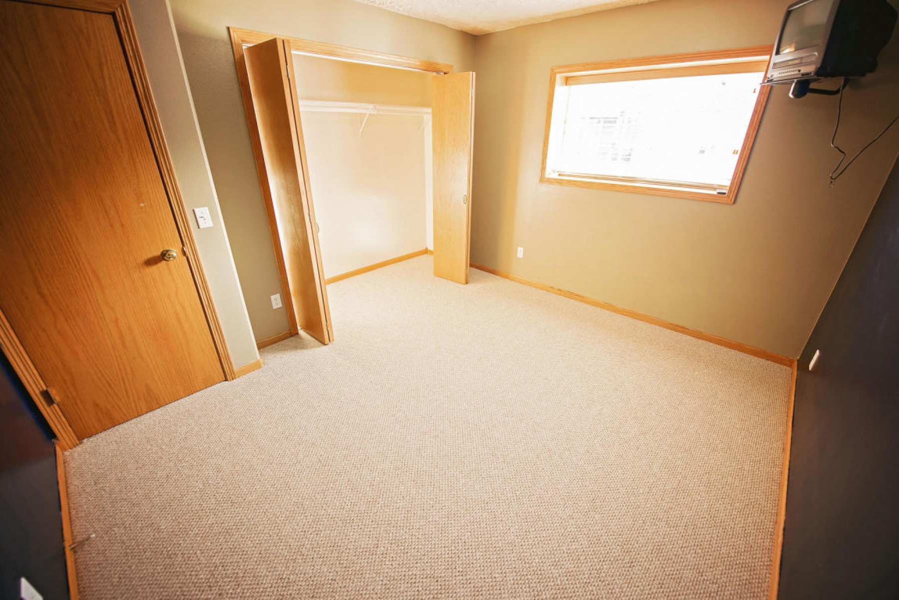 1034 Yorktown Drive, Brookings, SD 57006