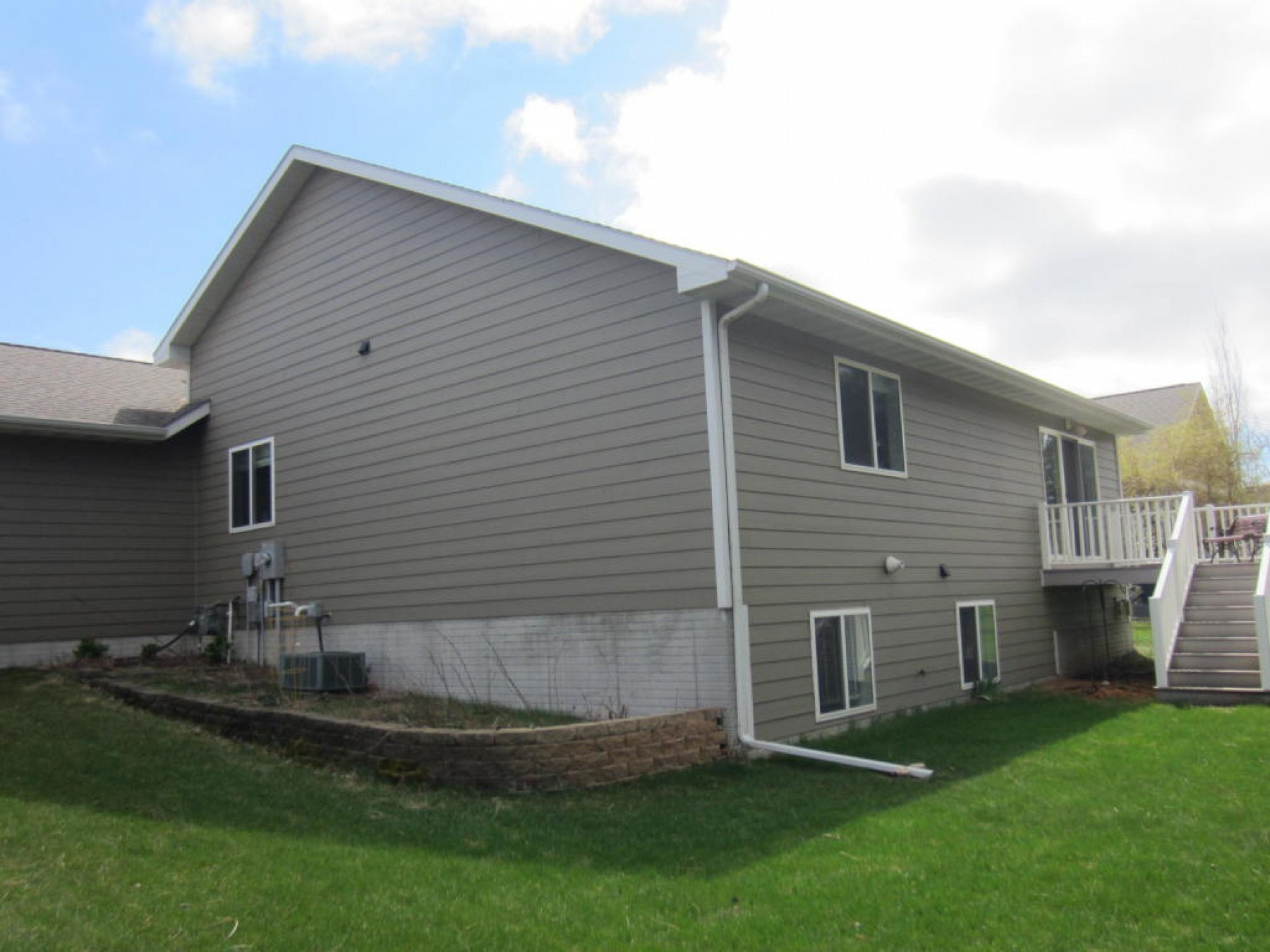 1718 Overlook Ridge Road, Brookings, SD 57006