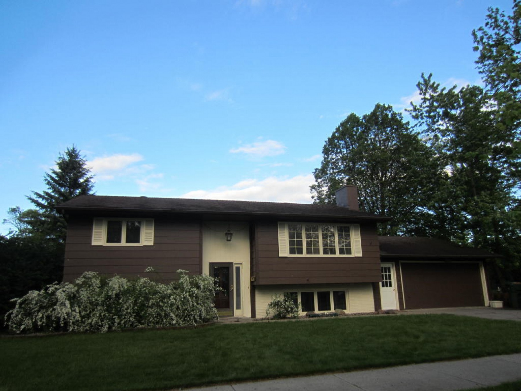 918 6th Avenue, Brookings, SD 57006