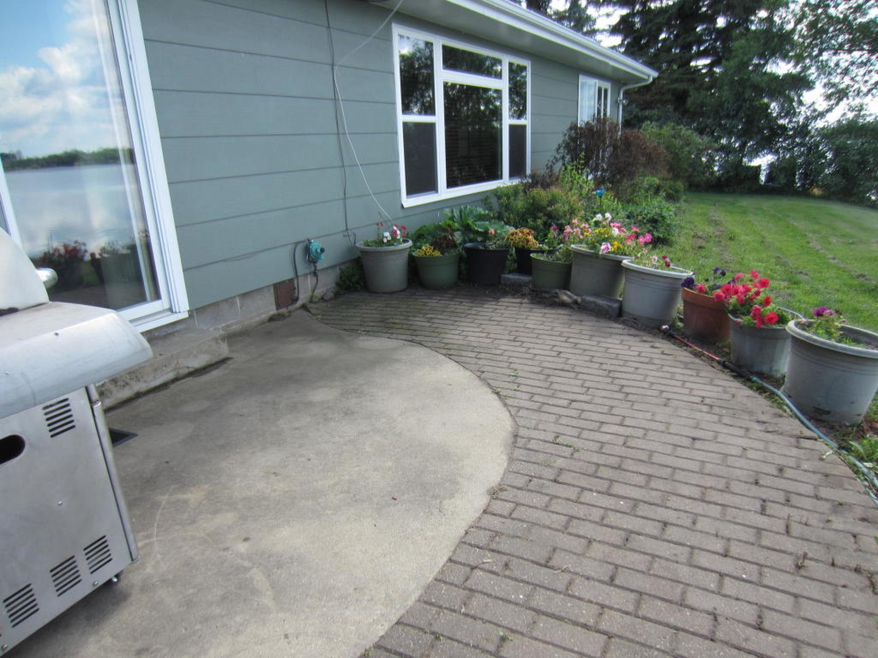 46784 220th Street, Brookings, SD 57006