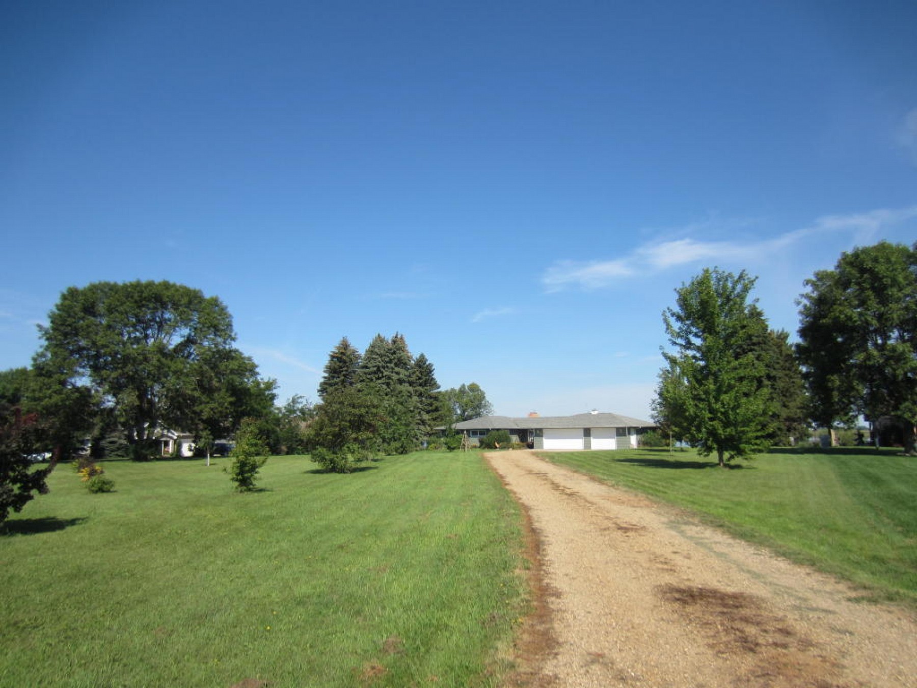 46784 220th Street, Brookings, SD 57006