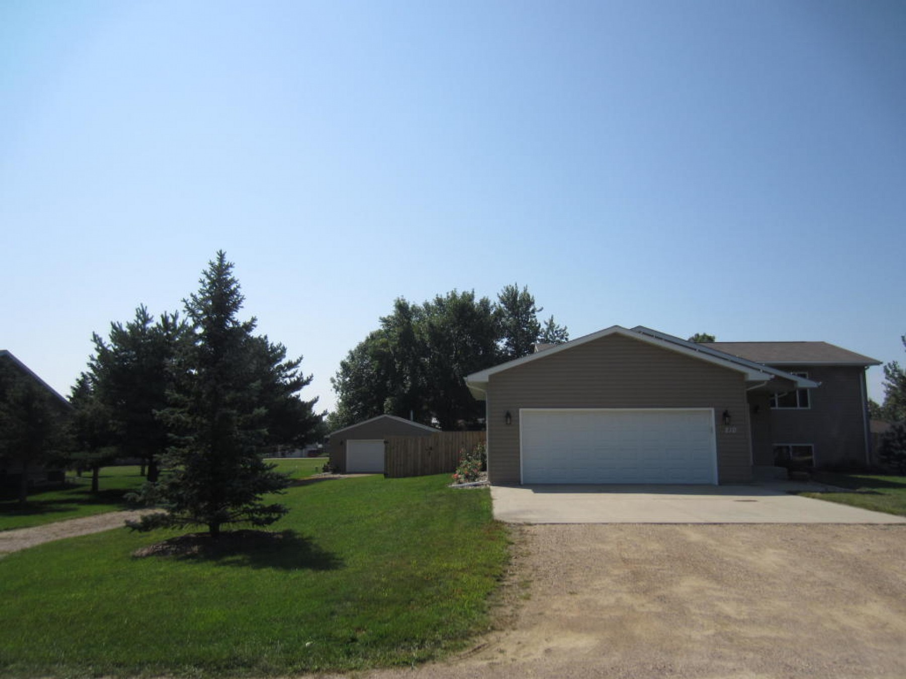 210 35th Street S, Brookings, SD 57006