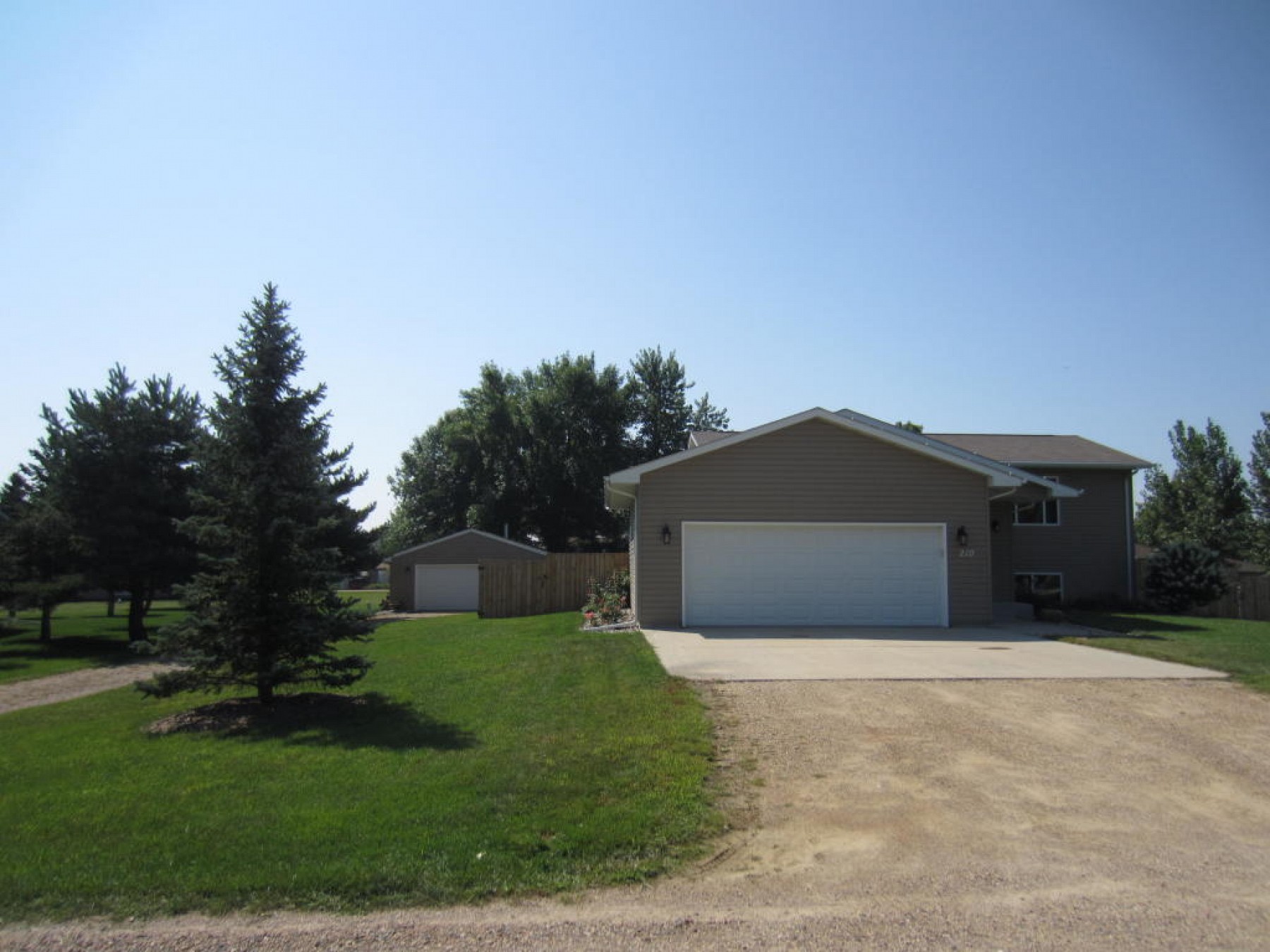210 35th Street S, Brookings, SD 57006