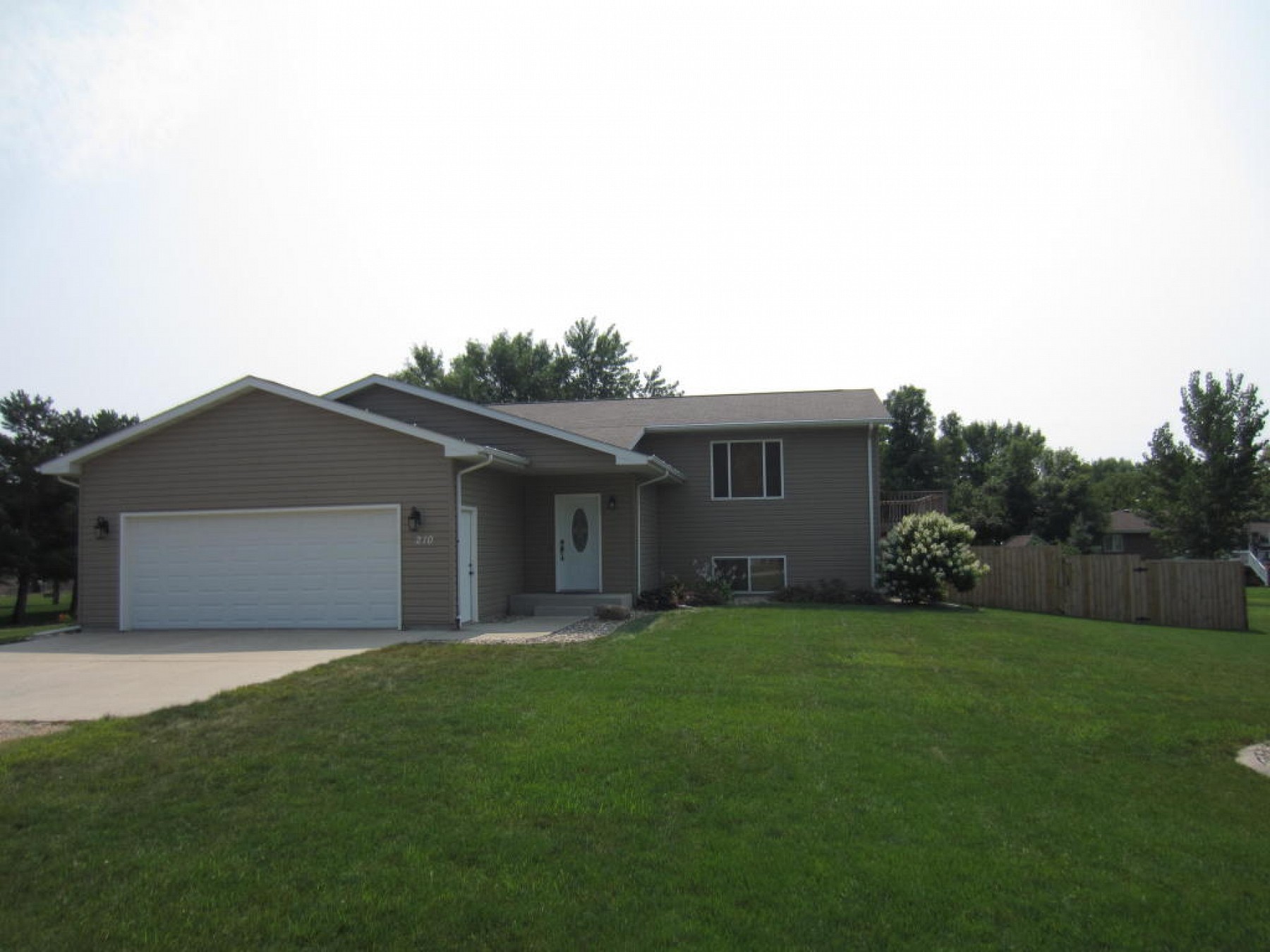 210 35th Street S, Brookings, SD 57006