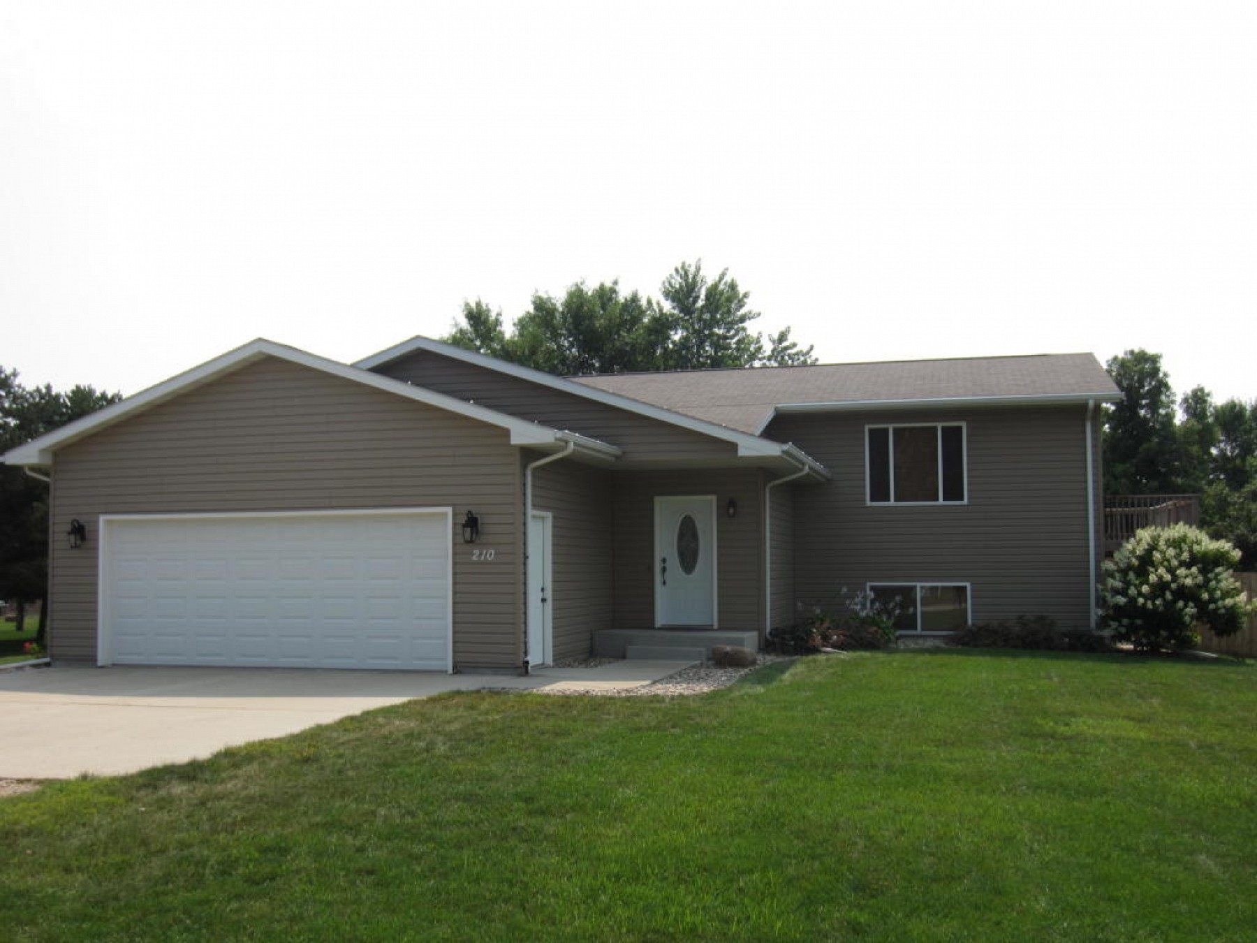 210 35th Street S, Brookings, SD 57006