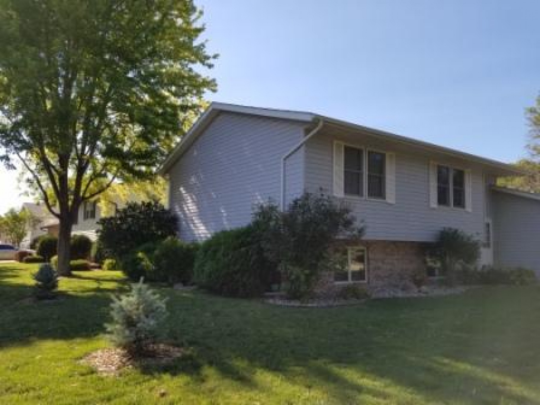 1216 Windsor Drive, Brookings, SD 57006