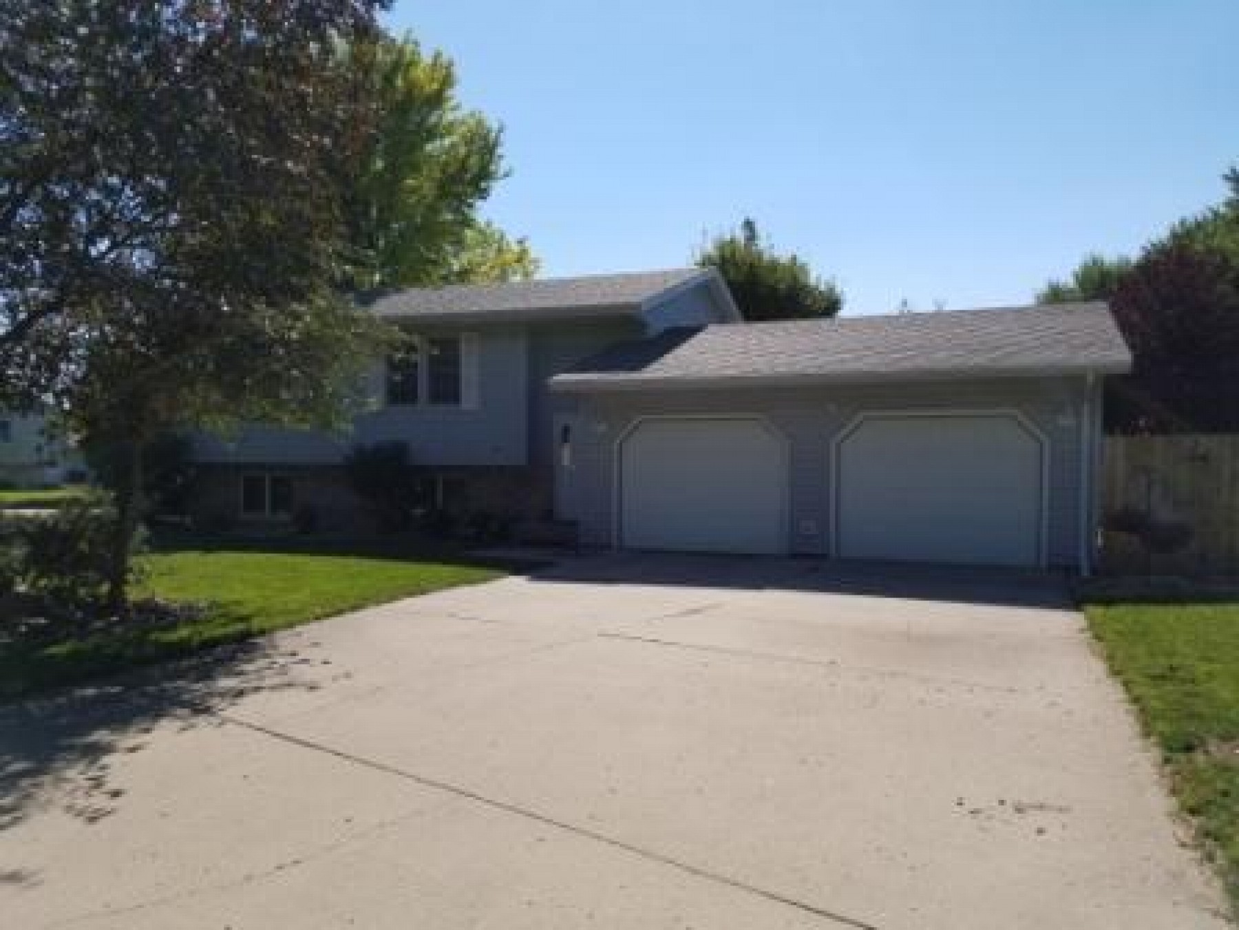 1216 Windsor Drive, Brookings, SD 57006
