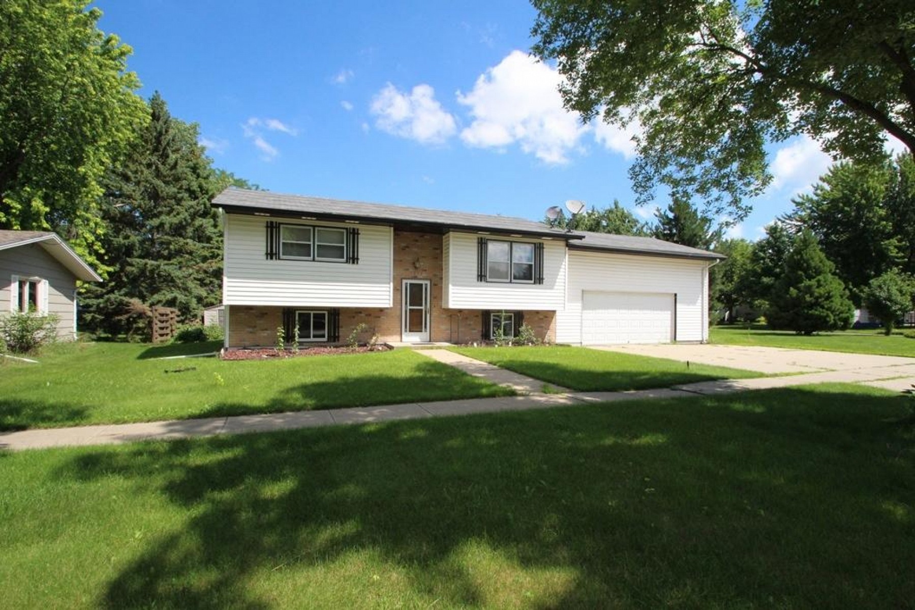 1219 12th Street S, Brookings, SD 57006