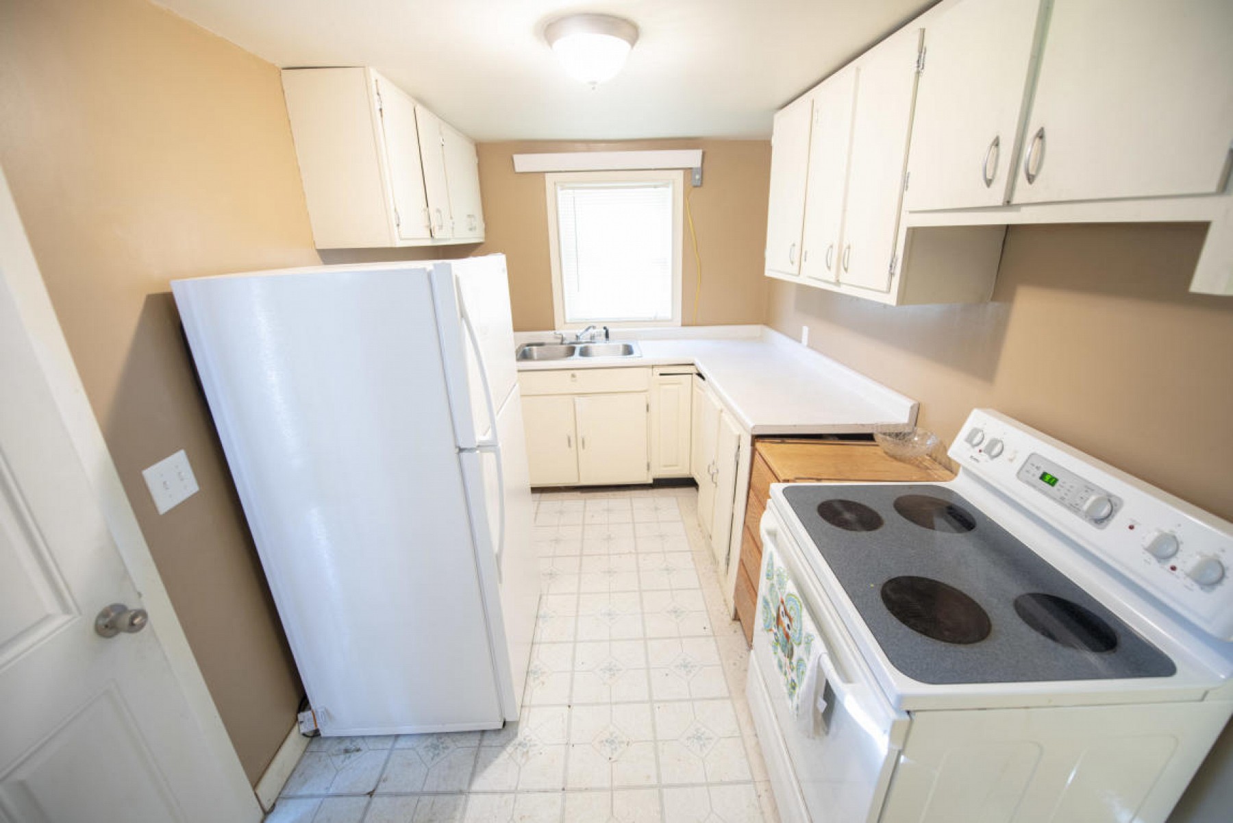 202 Hooker Avenue, White, SD 57276