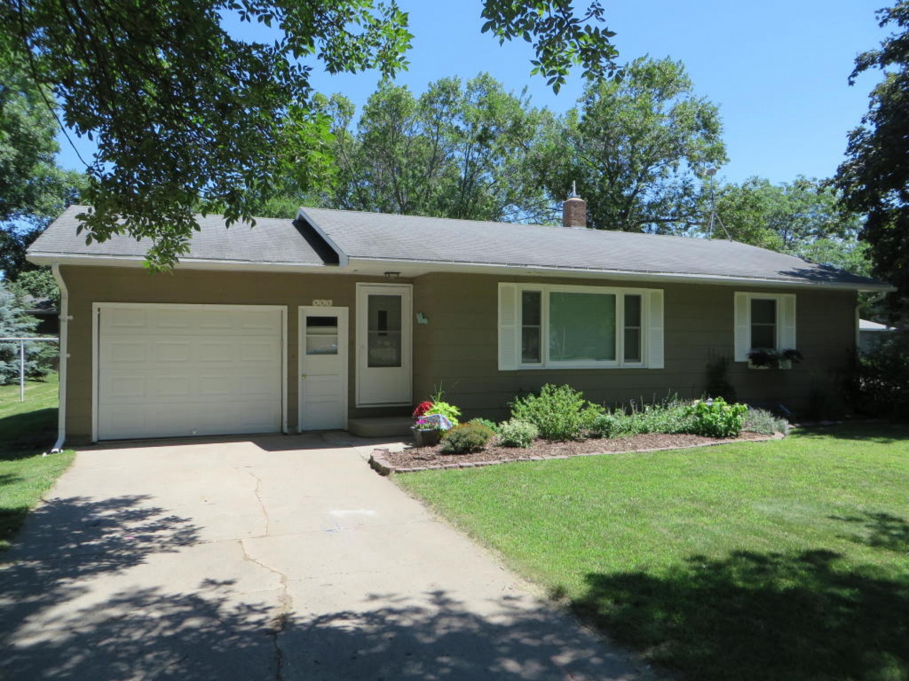 434 Dakota Avenue, Volga, SD 57071