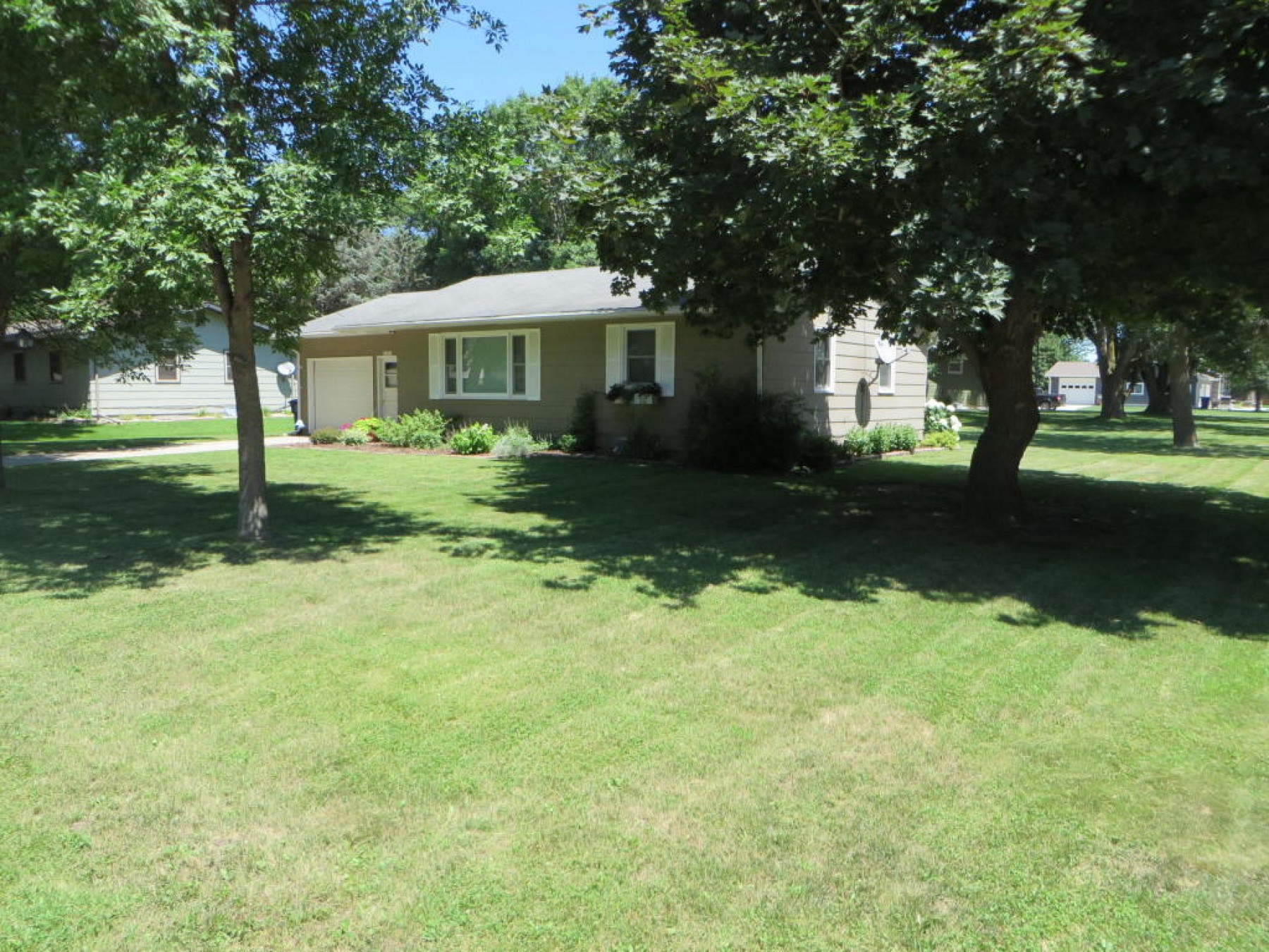 434 Dakota Avenue, Volga, SD 57071