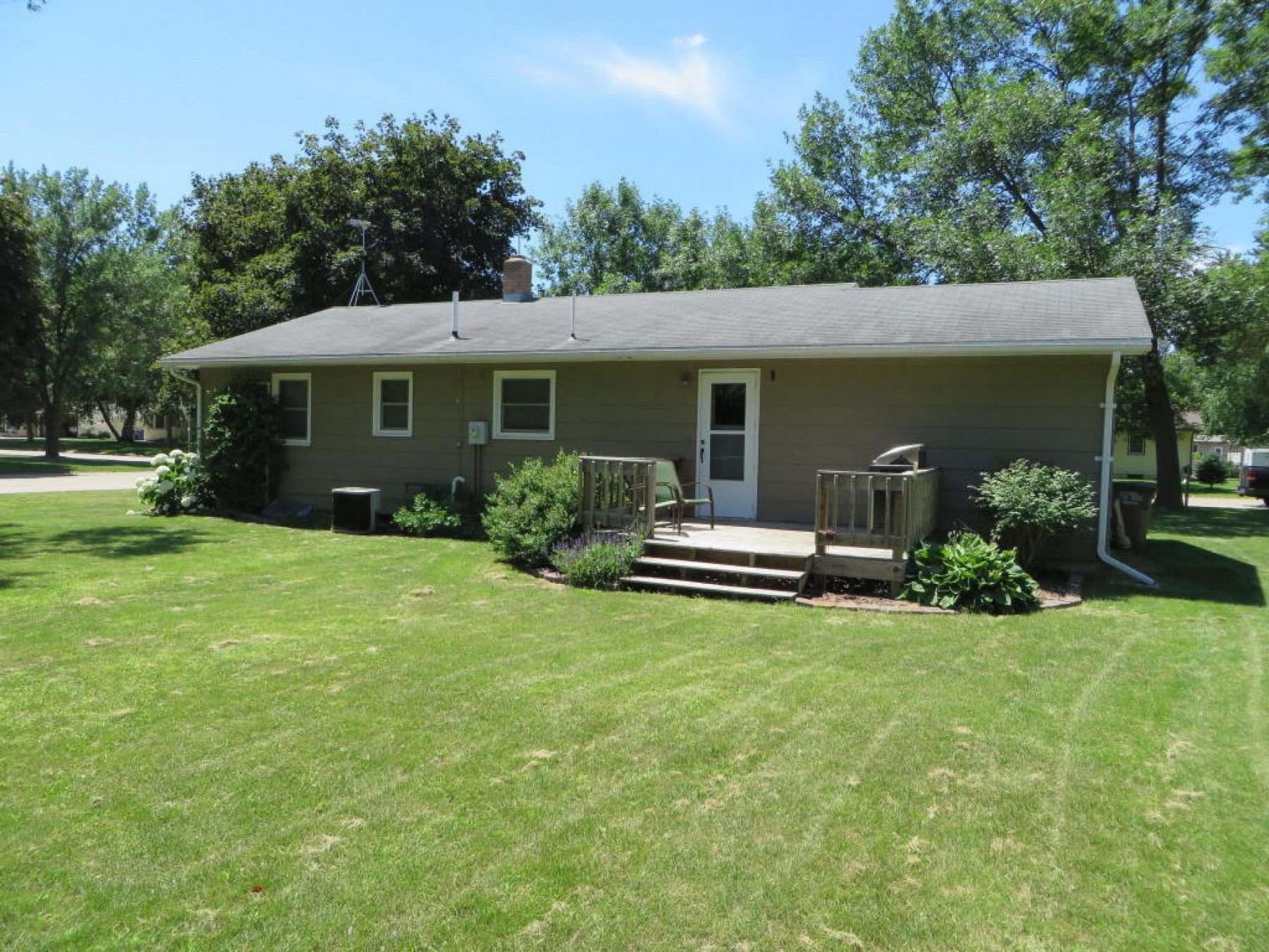 434 Dakota Avenue, Volga, SD 57071