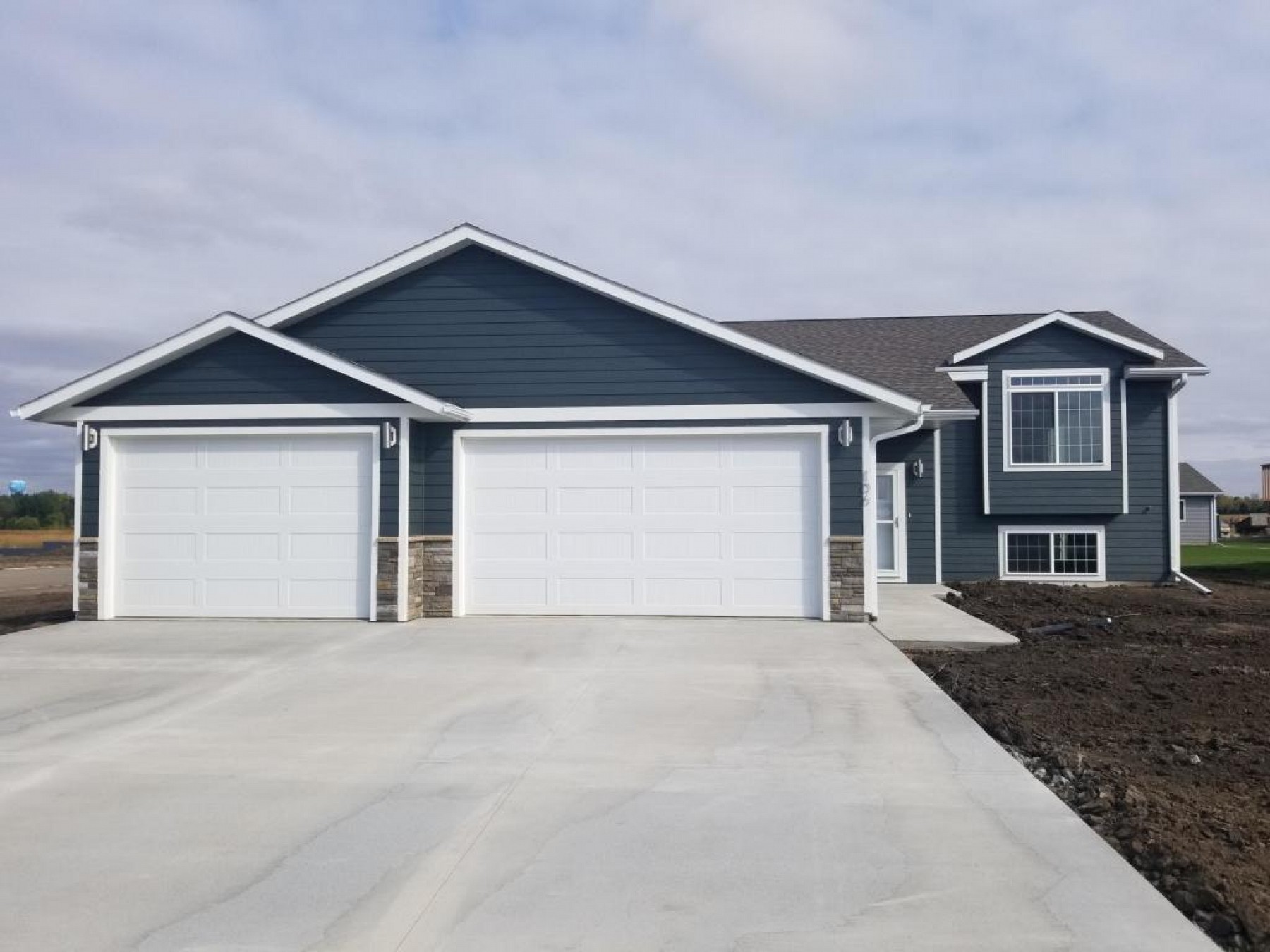 106 Roberta Avenue, Volga, SD 57071