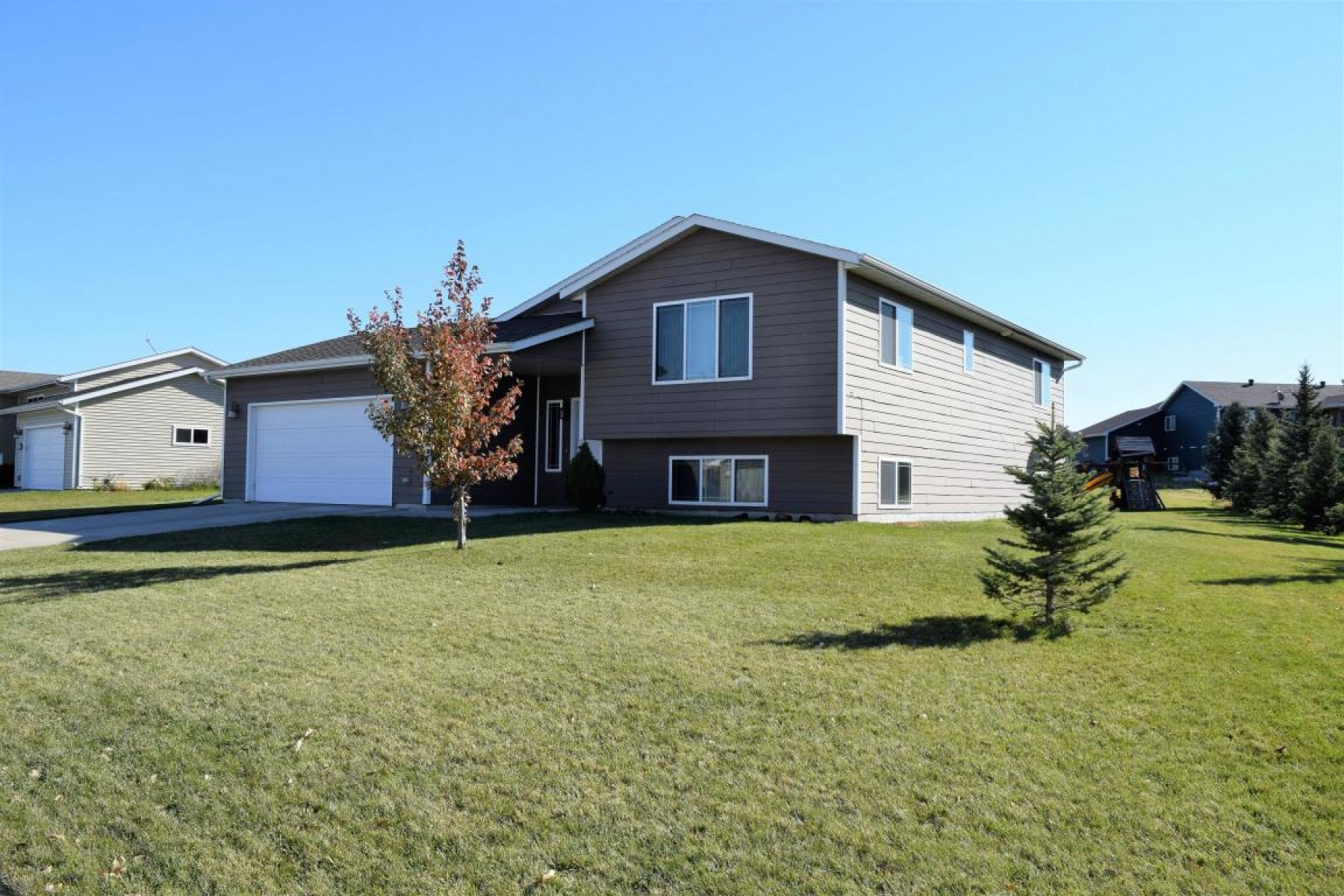1327 Sawgrass Drive, Brookings, SD 57006