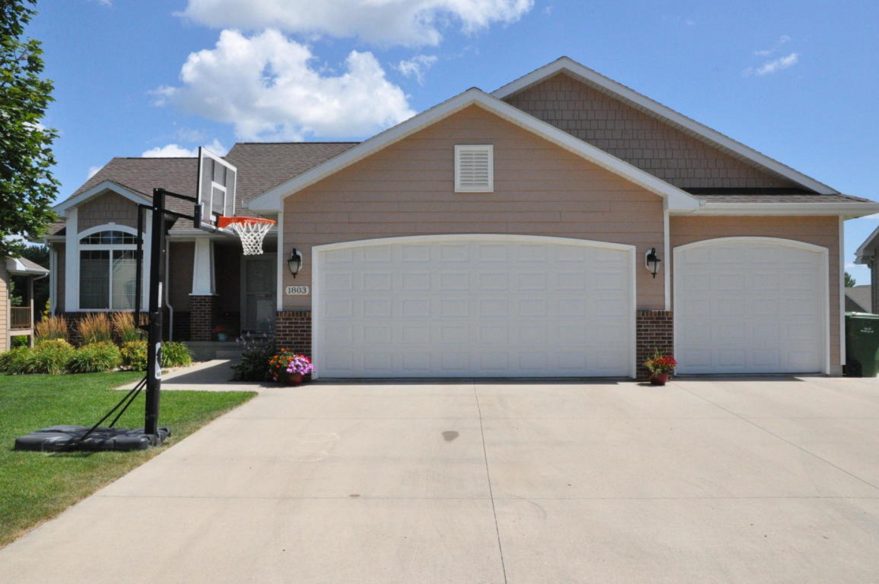 1803 Overlook Ridge Road, Brookings, SD 57006