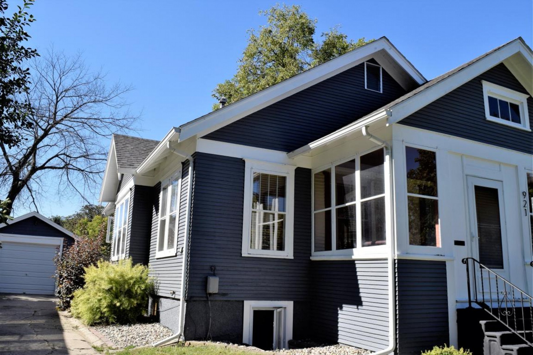 921 7th Avenue, Brookings, SD 57006