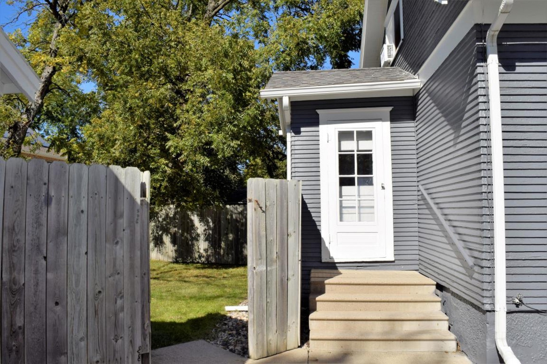 921 7th Avenue, Brookings, SD 57006