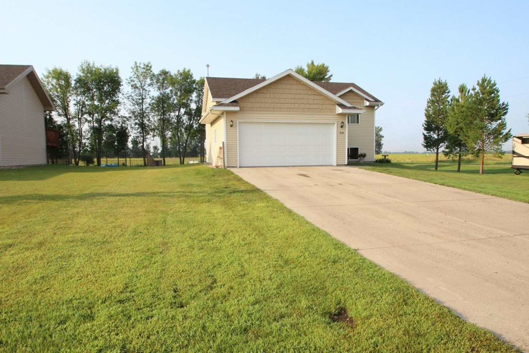 104 Twin Oaks Lane, Brookings, SD 57006