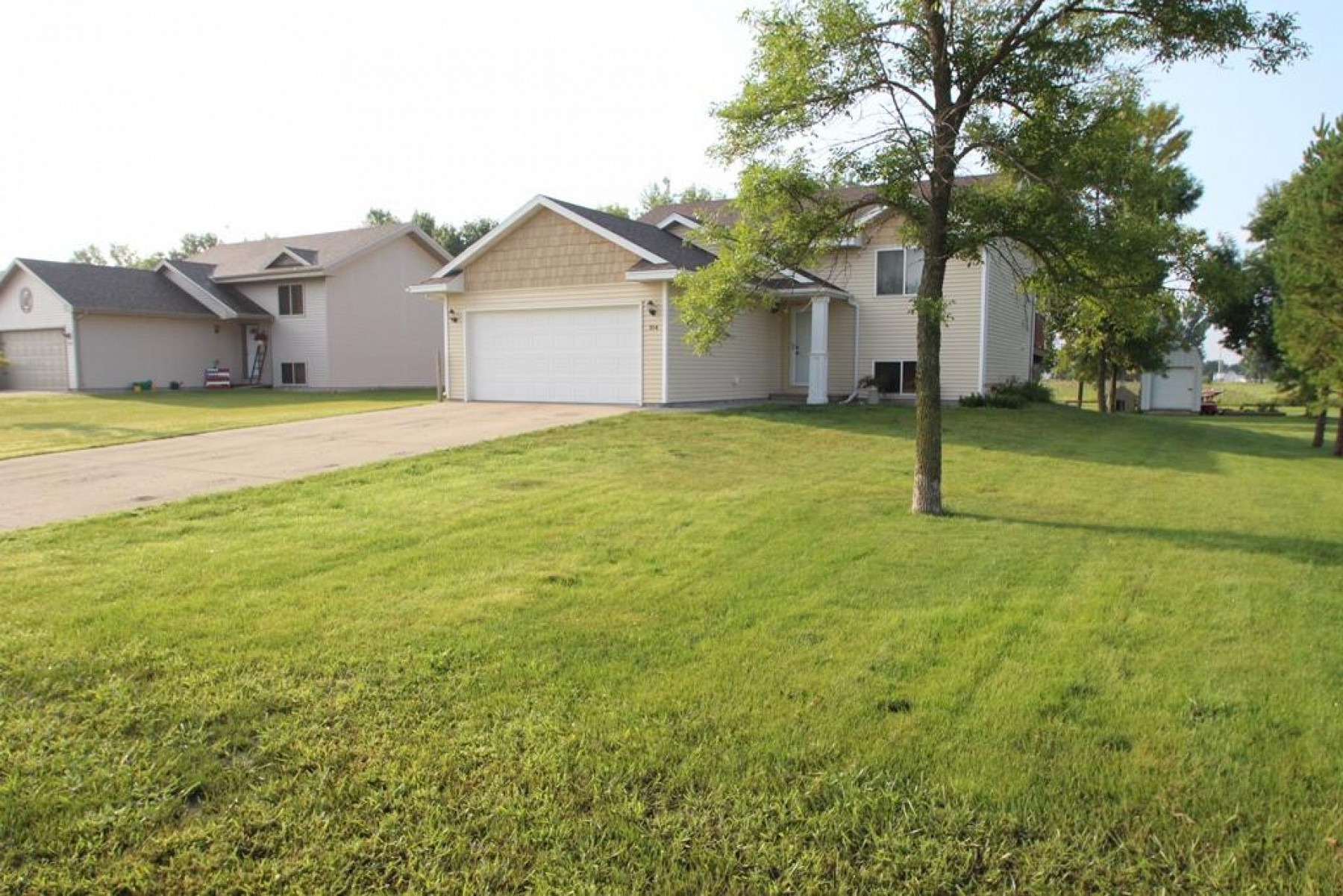 104 Twin Oaks Lane, Brookings, SD 57006