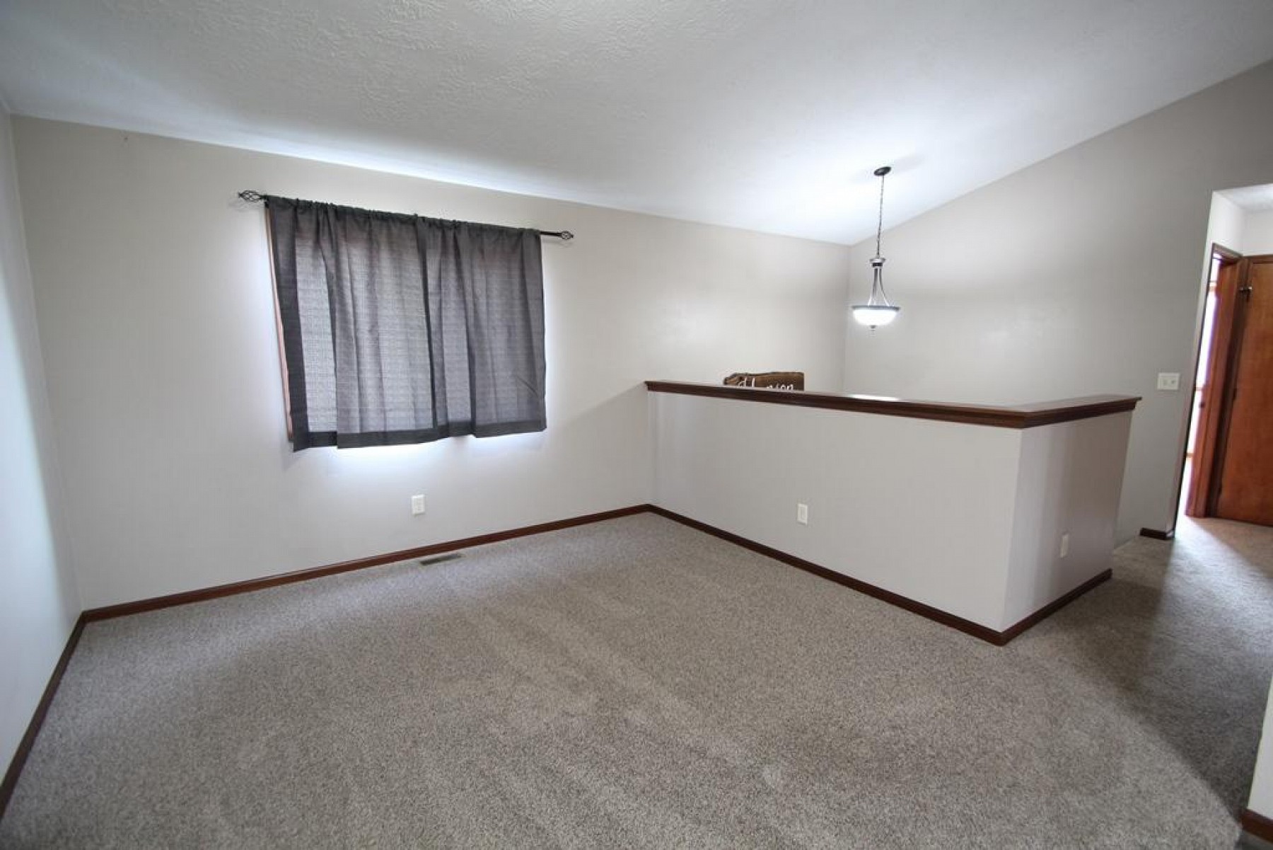 104 Twin Oaks Lane, Brookings, SD 57006