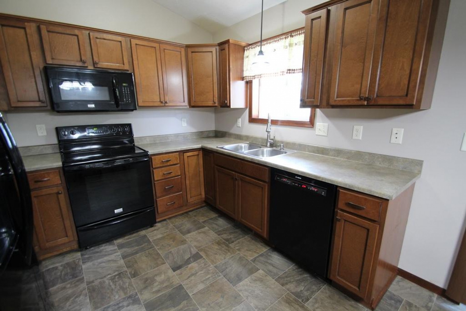 104 Twin Oaks Lane, Brookings, SD 57006