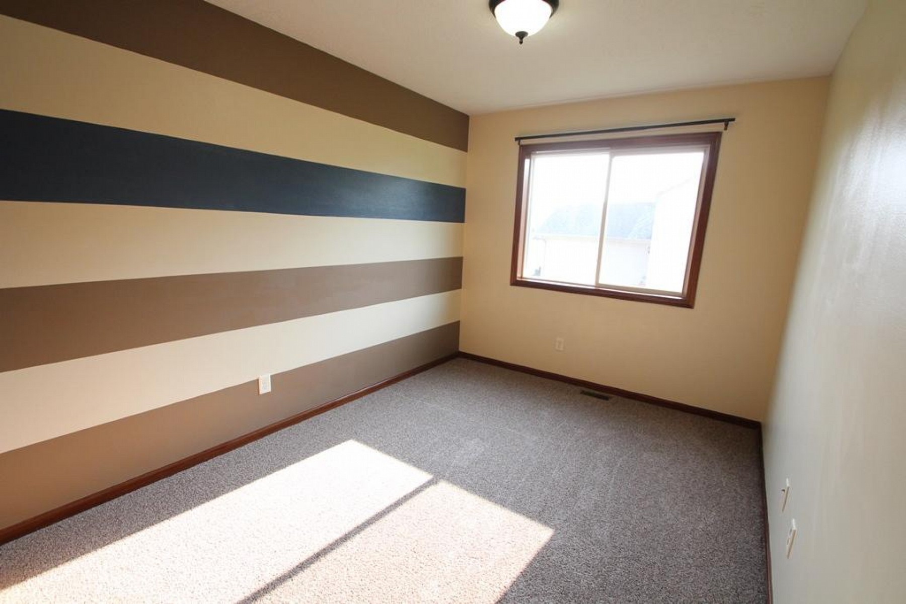 104 Twin Oaks Lane, Brookings, SD 57006