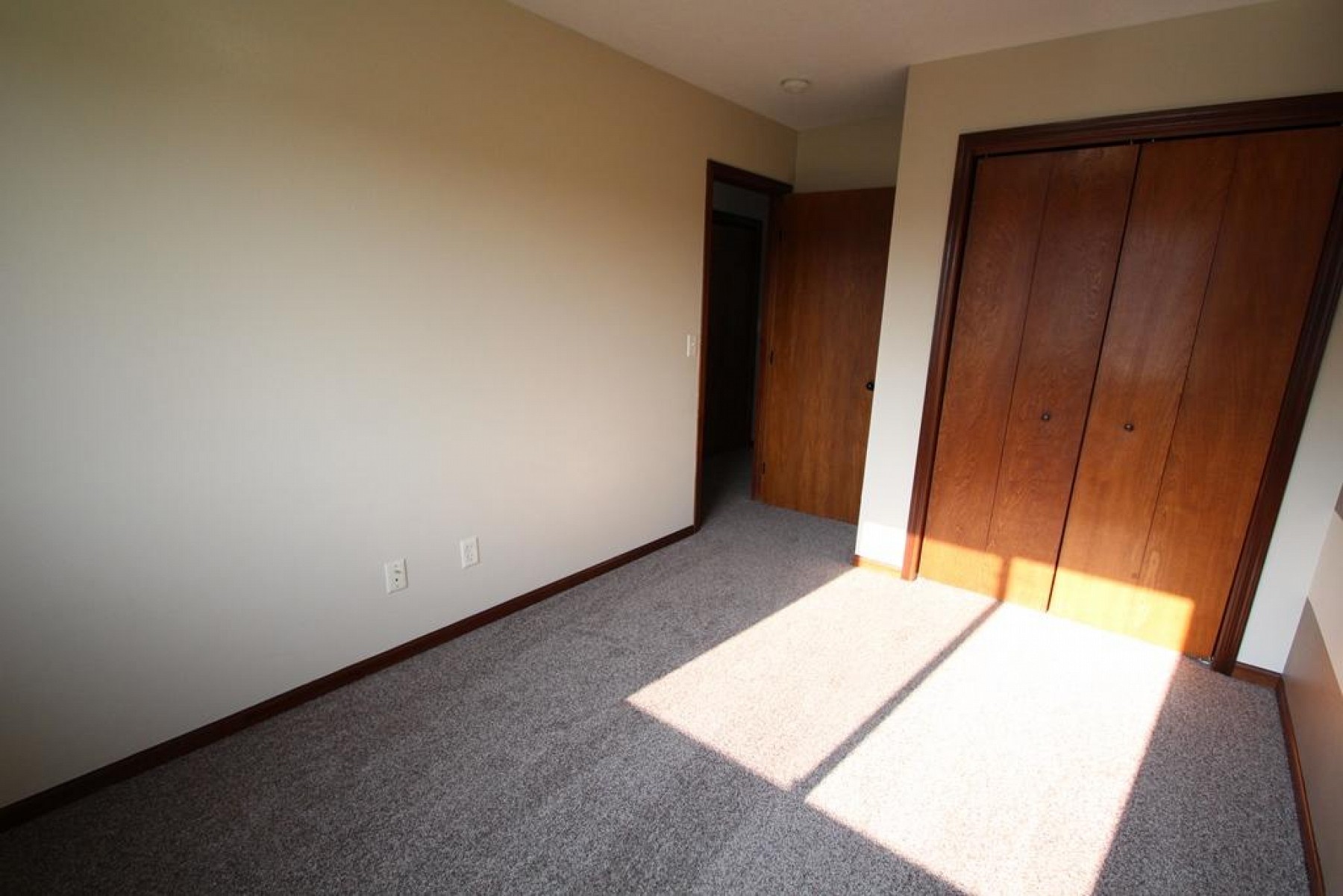 104 Twin Oaks Lane, Brookings, SD 57006