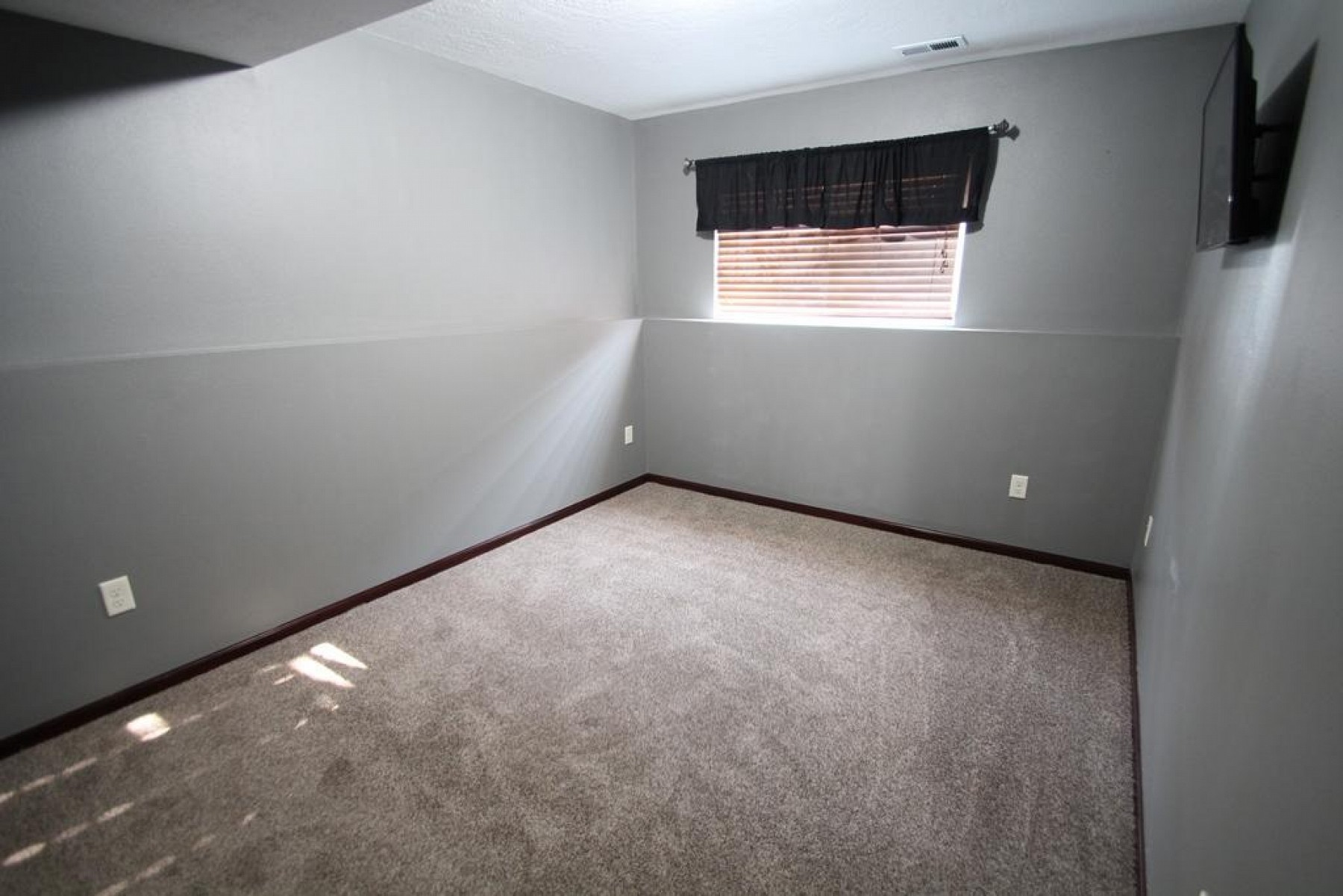 104 Twin Oaks Lane, Brookings, SD 57006