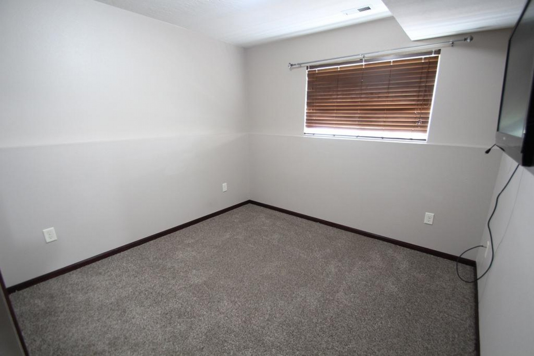 104 Twin Oaks Lane, Brookings, SD 57006