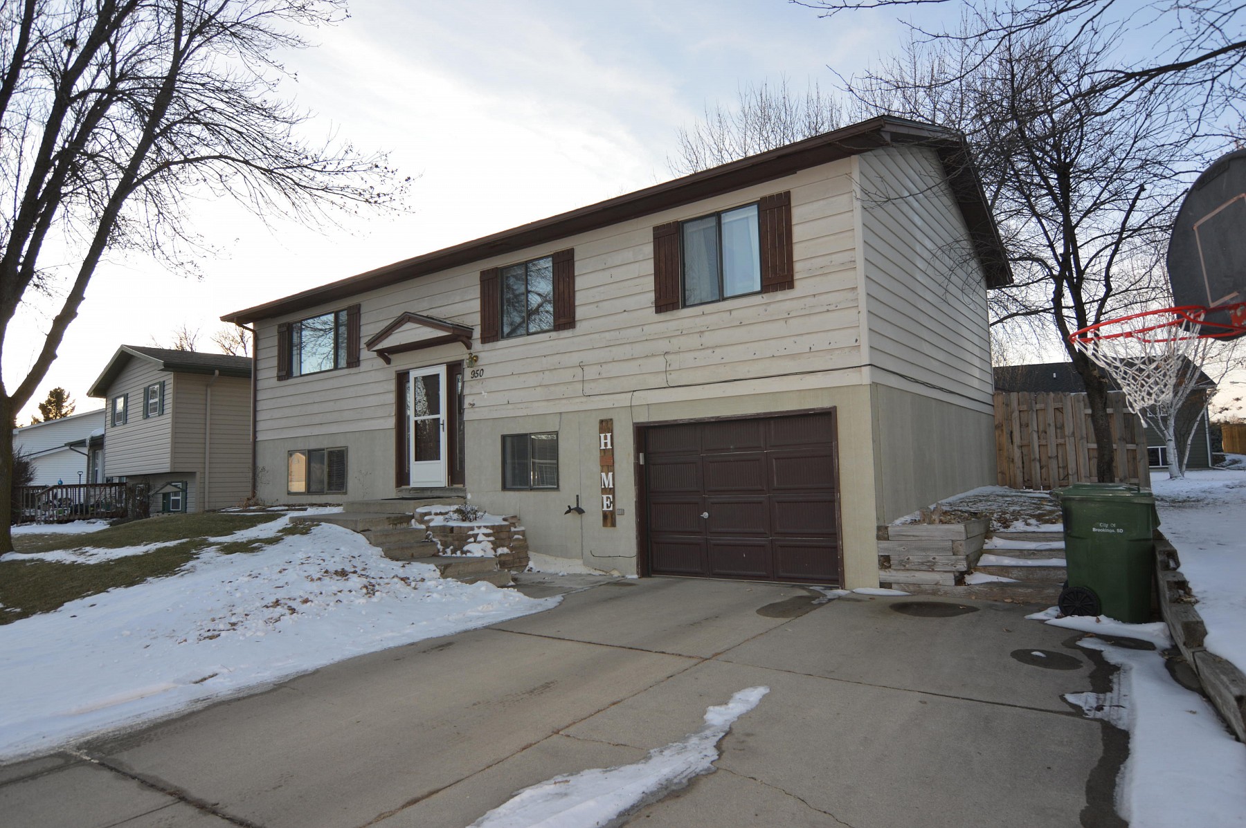 950 Broken Bow Trail, Brookings, SD 57006